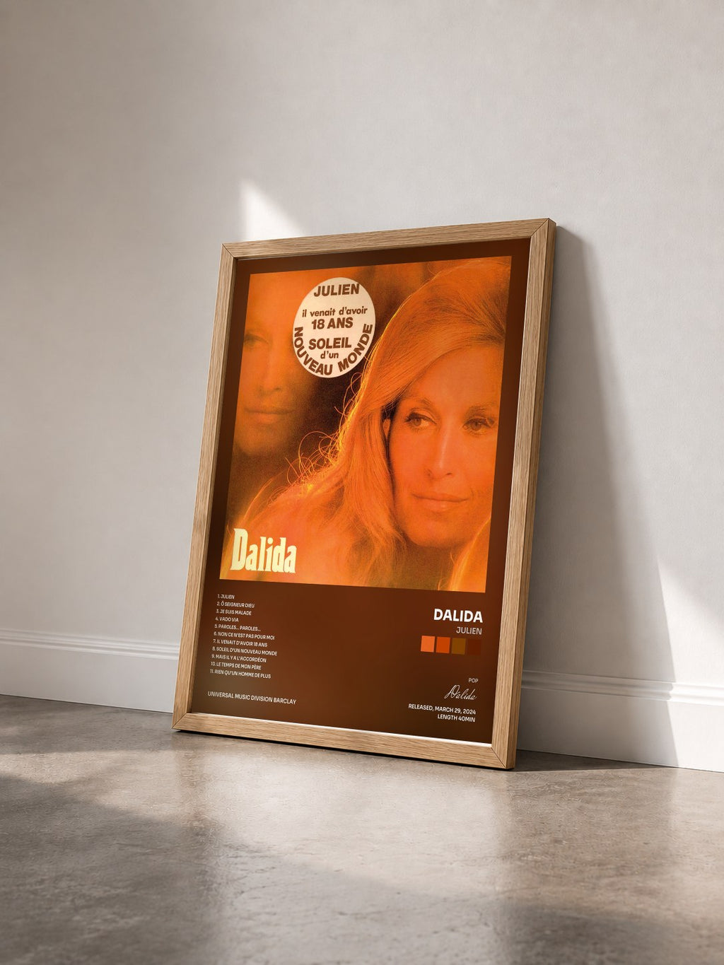 #bois Tableau de l'album Julien de Dalida vu de trois quarts, cadre en bois brut