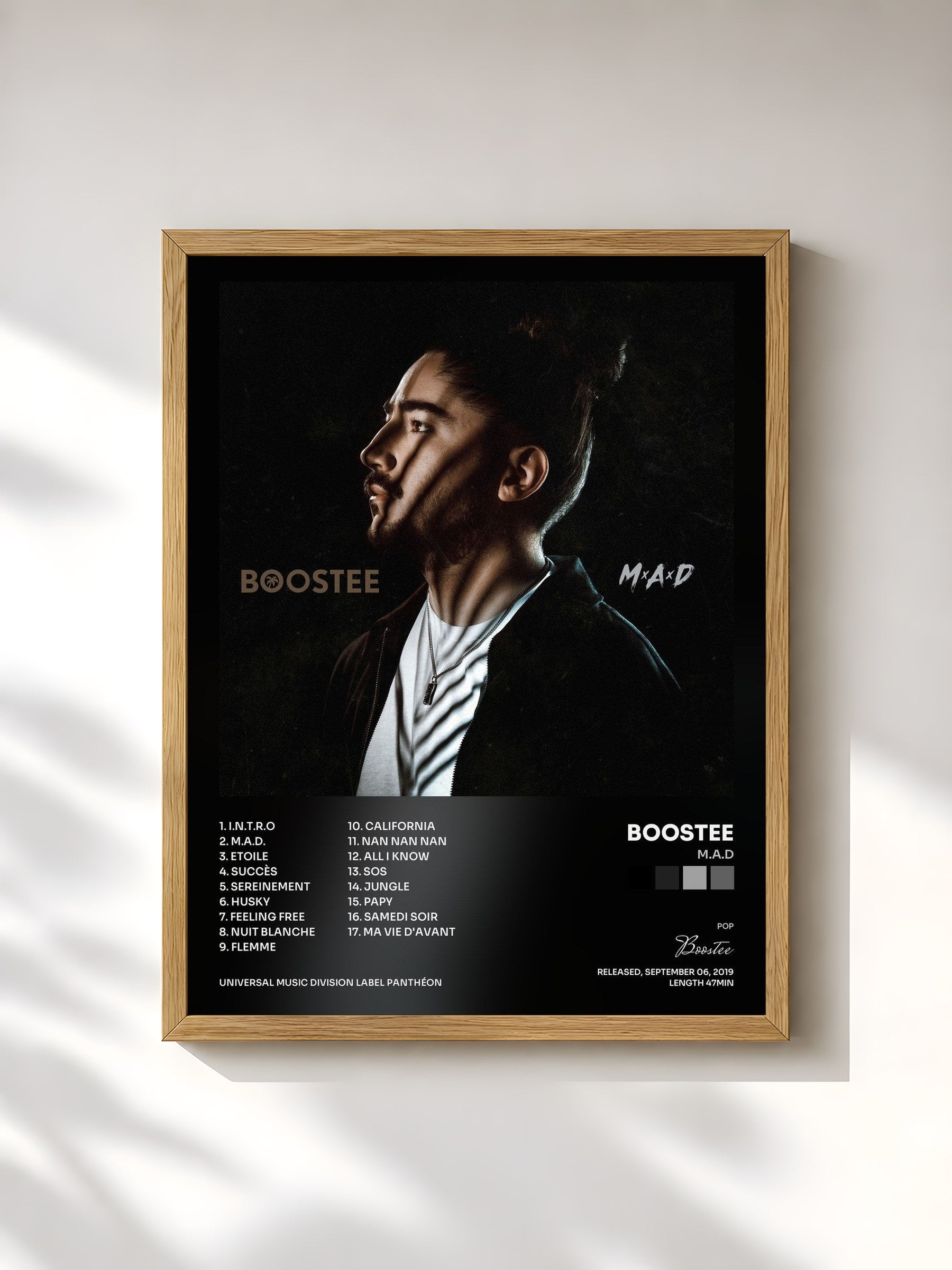 #bois Tableau de l'album M.A.D de Boostee, cadre en bois brut, imprimé et encadré en France
