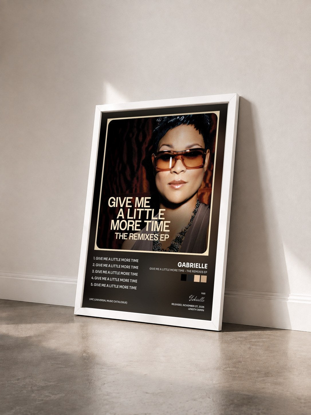#blanc Tableau de l'album Give Me A Little More Time - The Remixes EP de Gabrielle vu de trois quarts, cadre blanc