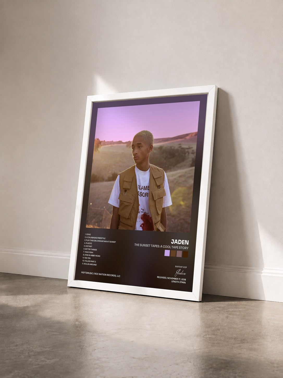 #blanc Tableau de l'album The Sunset Tapes: A Cool Tape Story de Jaden vu de trois quarts, cadre blanc