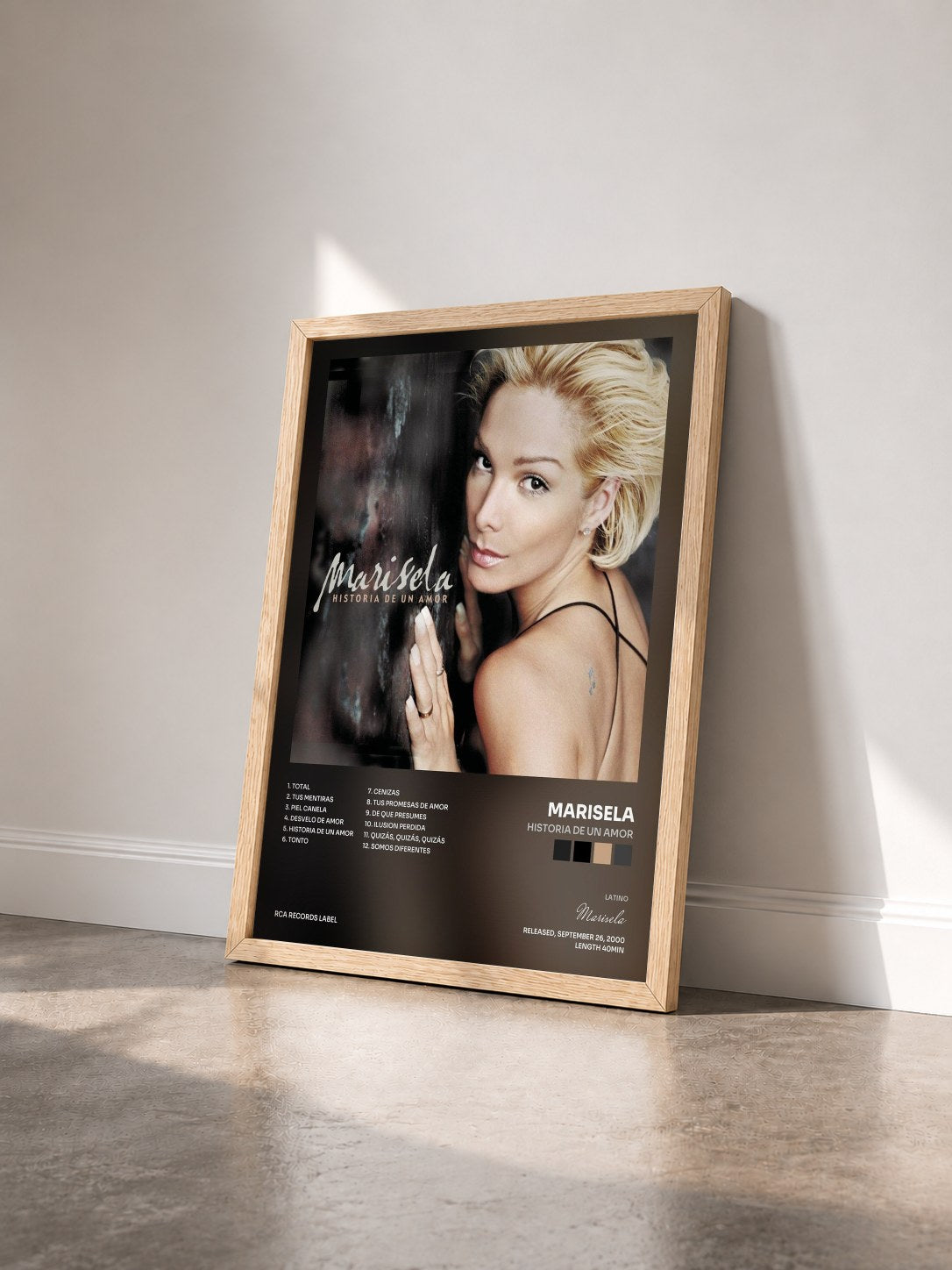 #bois Tableau de l'album Historia de un Amor de Marisela vu de trois quarts, cadre en bois brut