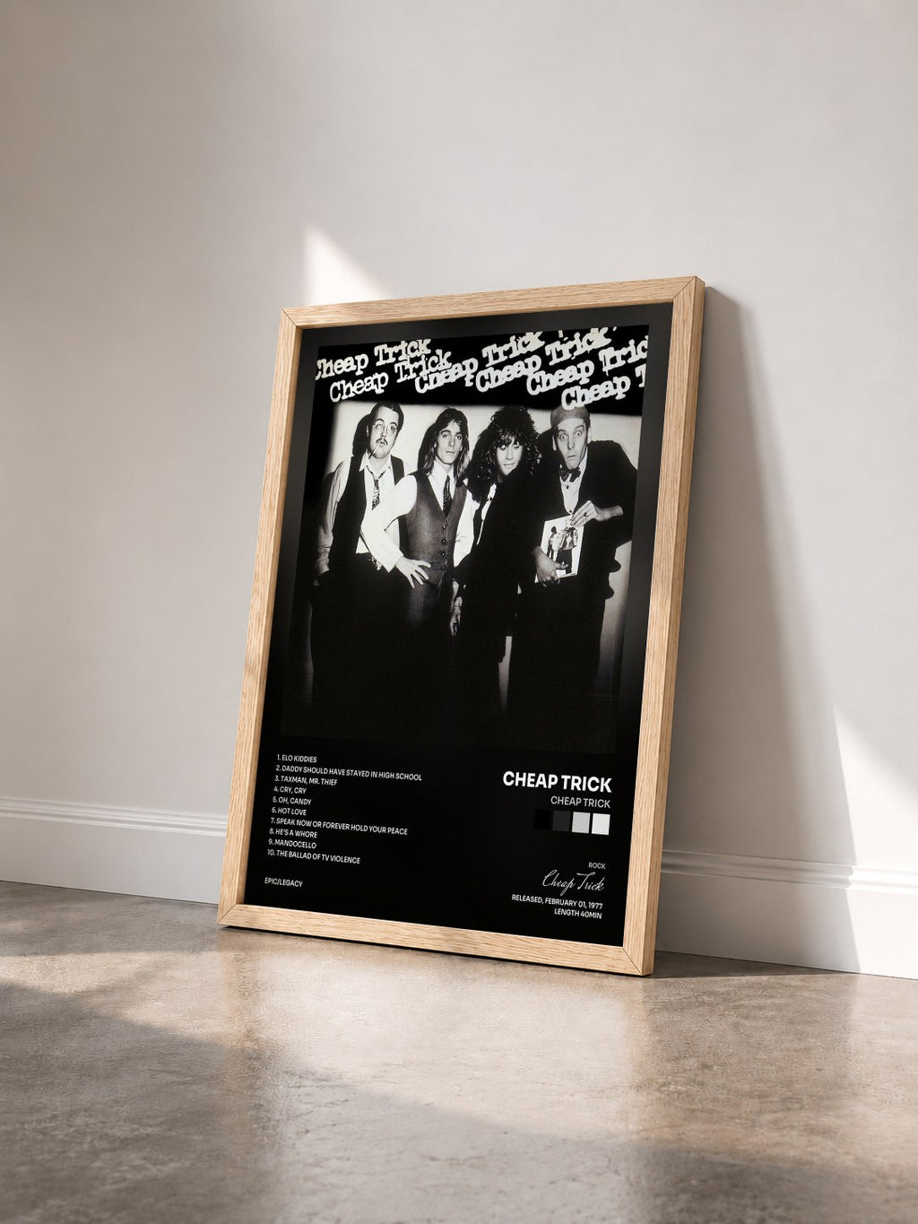 #bois Tableau de l'album Cheap Trick de Cheap Trick vu de trois quarts, cadre en bois brut