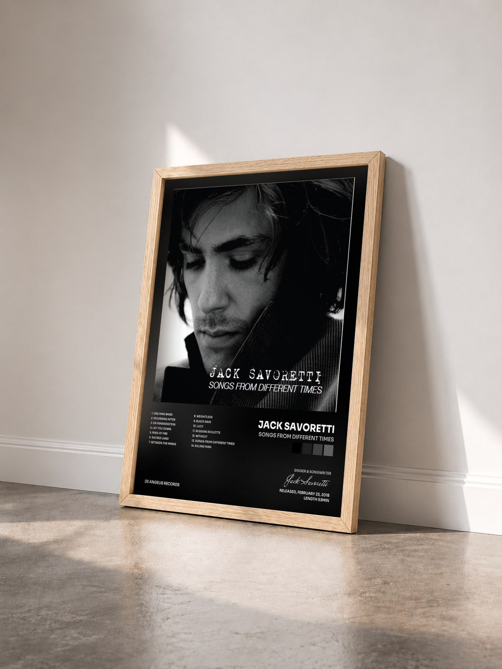 #bois Tableau de l'album Songs From Different Times de Jack Savoretti vu de trois quarts, cadre en bois brut