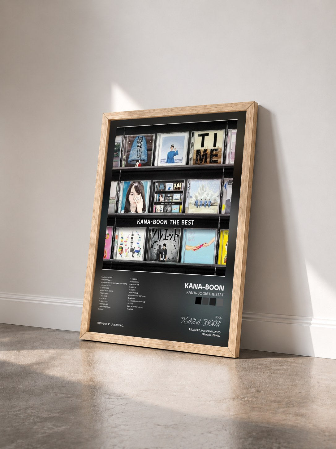 #bois Tableau de l'album KANA-BOON THE BEST de KANA-BOON vu de trois quarts, cadre en bois brut