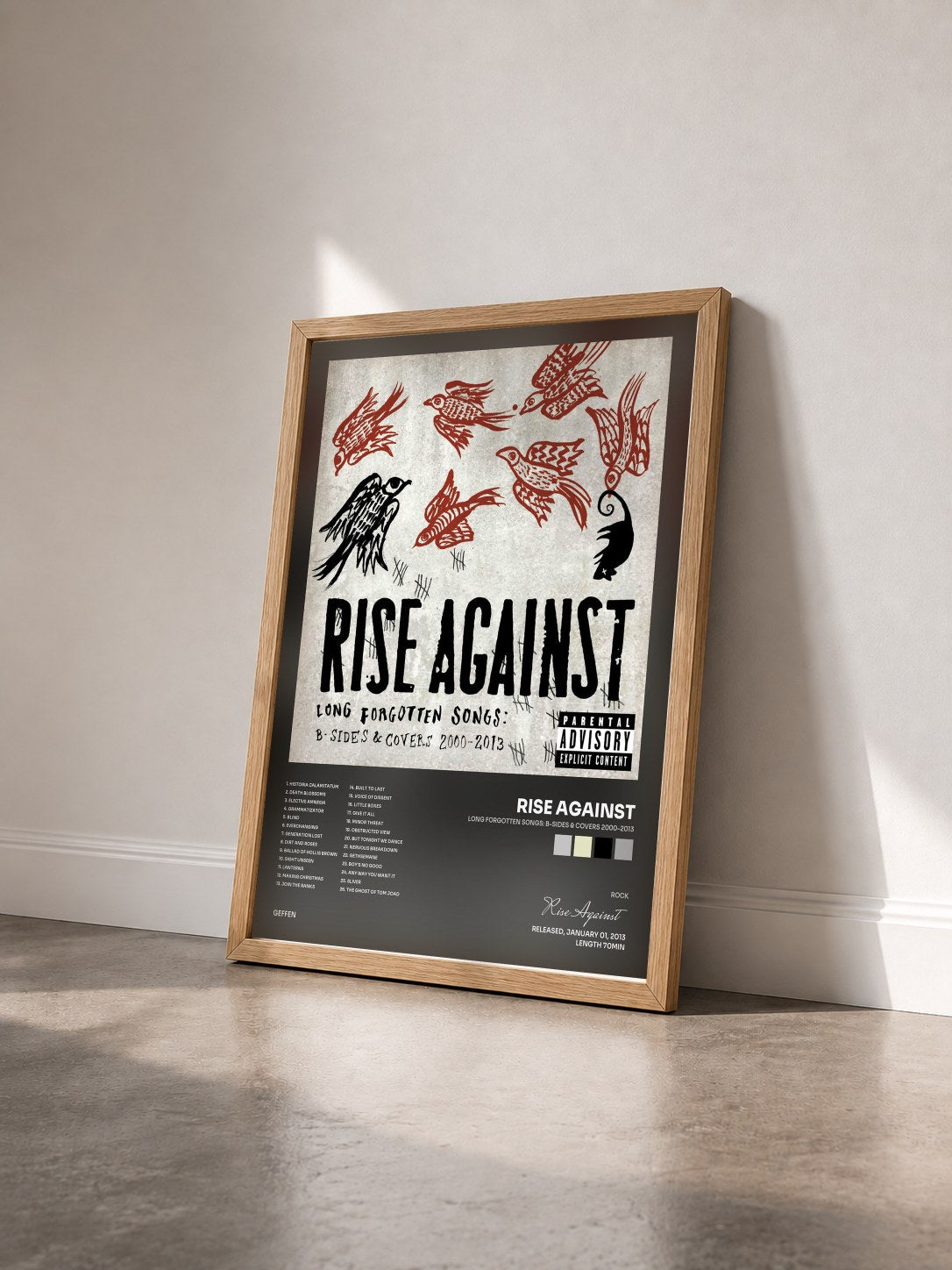 #bois Tableau de l'album Long Forgotten Songs: B-Sides & Covers 2000-2013 de Rise Against vu de trois quarts, cadre en bois brut