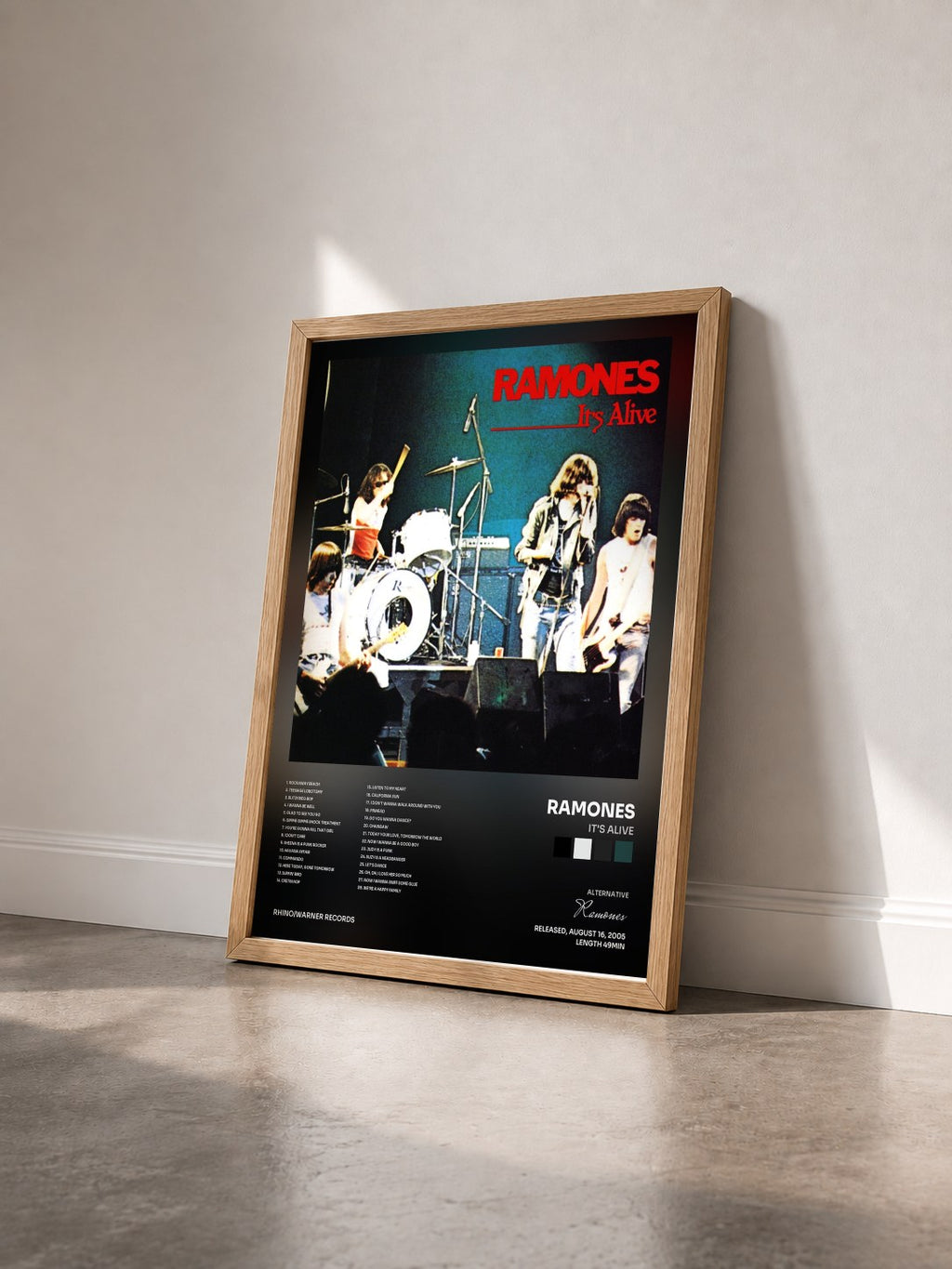 #bois Tableau de l'album It's Alive de Ramones vu de trois quarts, cadre en bois brut
