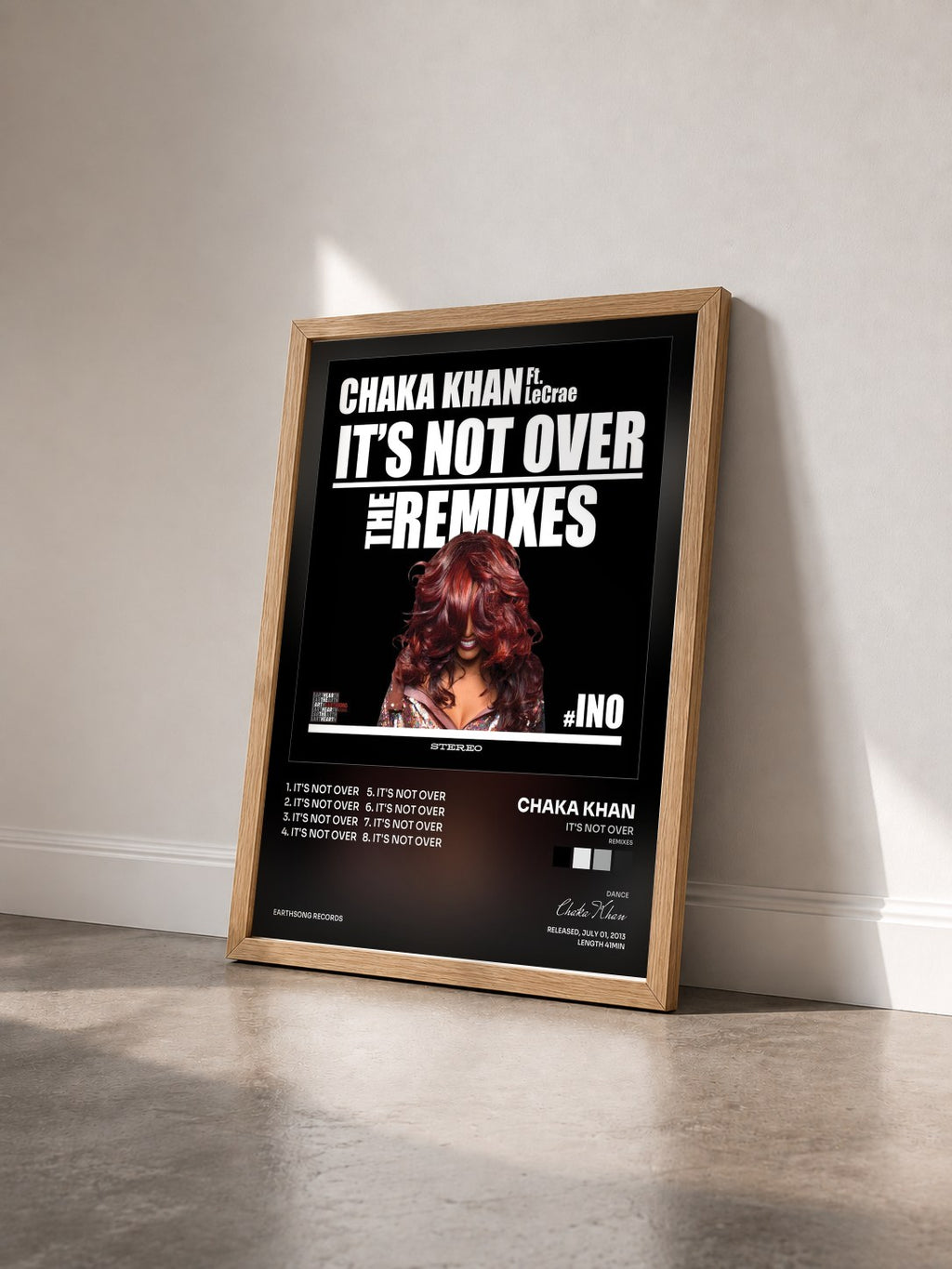 #bois Tableau de l'album It's Not Over (Remixes) de Chaka Khan vu de trois quarts, cadre en bois brut