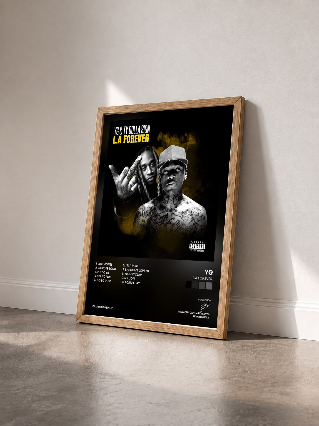 #bois Tableau de l'album L.A Forever de YG vu de trois quarts, cadre en bois brut