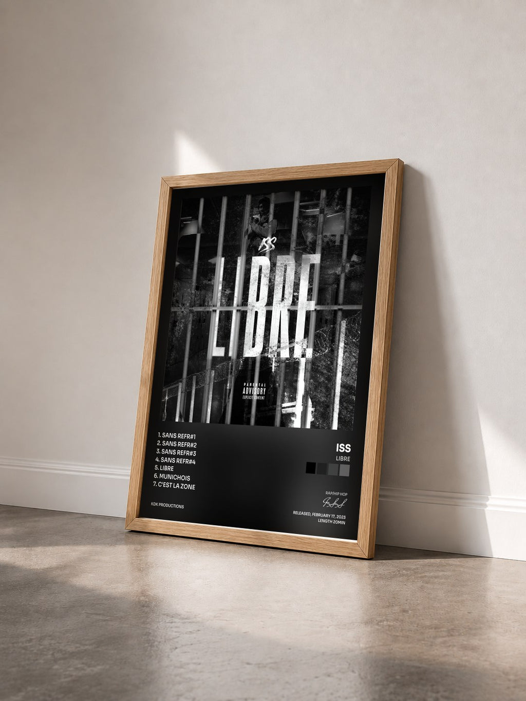 #bois Tableau de l'album Libre de ISS vu de trois quarts, cadre en bois brut