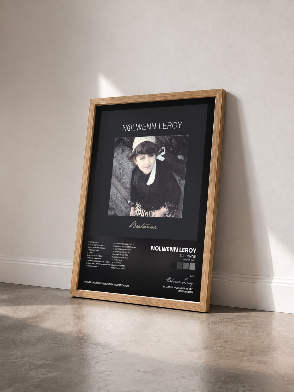 #bois Tableau de l'album Bretonne (Edition Noël) de Nolwenn Leroy vu de trois quarts, cadre en bois brut