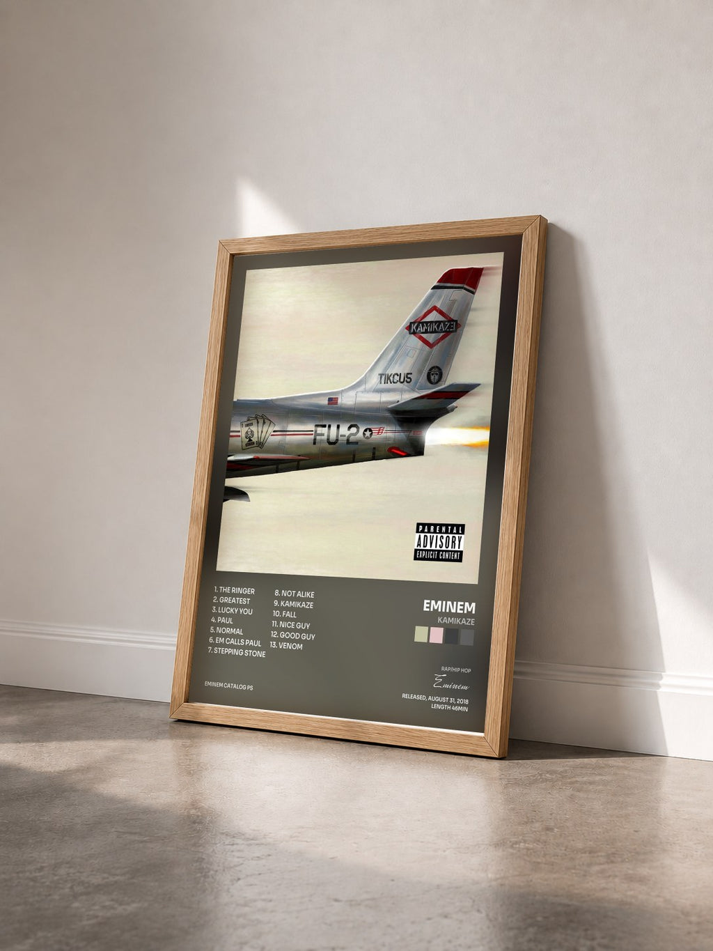 #bois Tableau de l'album Kamikaze de Eminem vu de trois quarts, cadre en bois brut