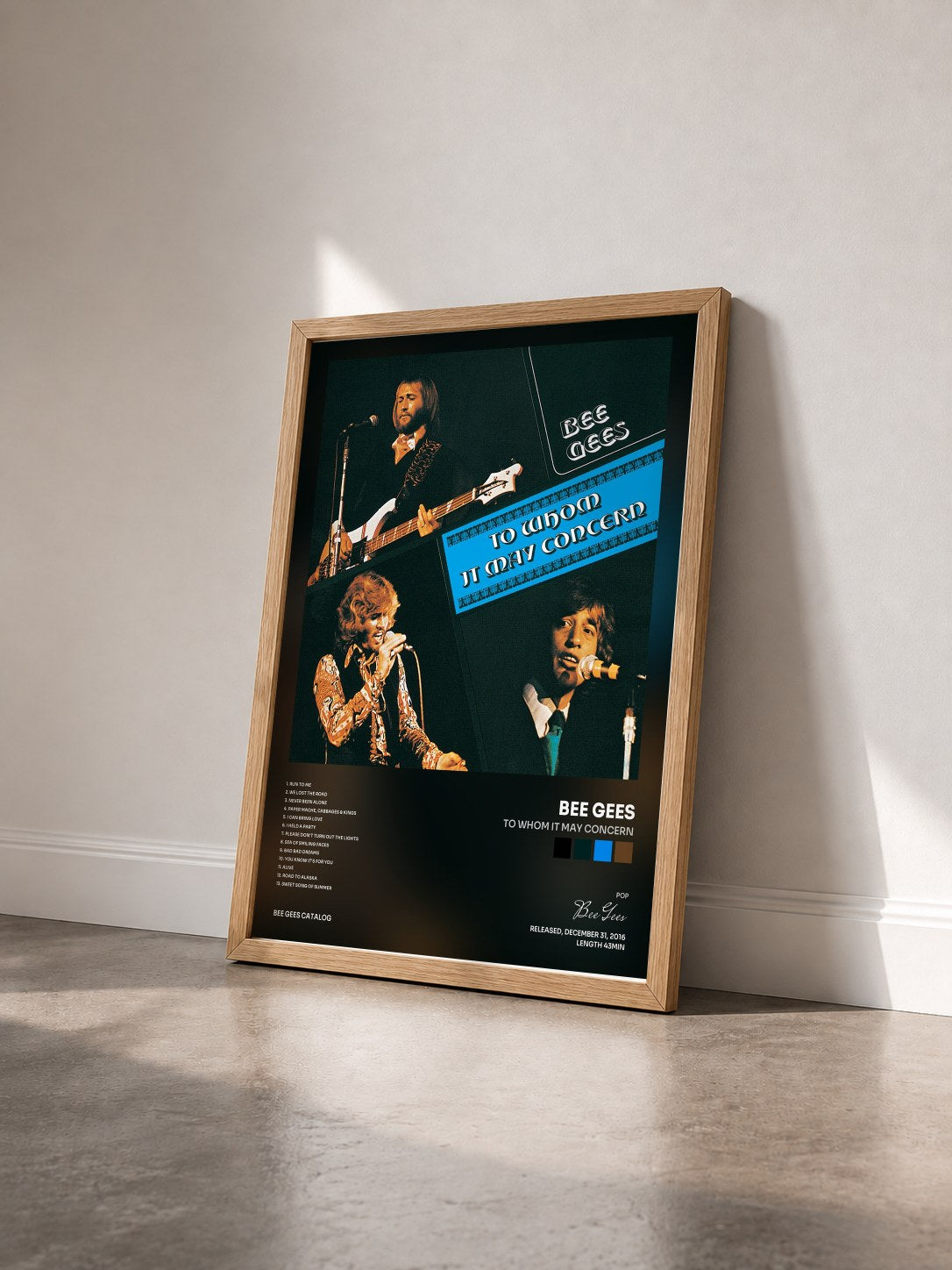 #bois Tableau de l'album To Whom It May Concern de Bee Gees vu de trois quarts, cadre en bois brut