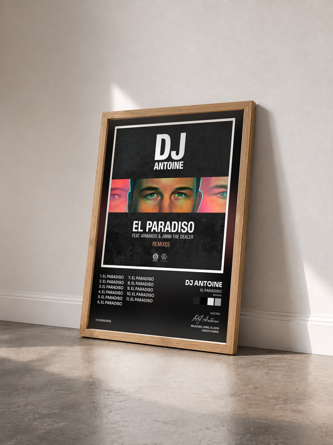 #bois Tableau de l'album El Paradiso (Remixes) de DJ Antoine vu de trois quarts, cadre en bois brut
