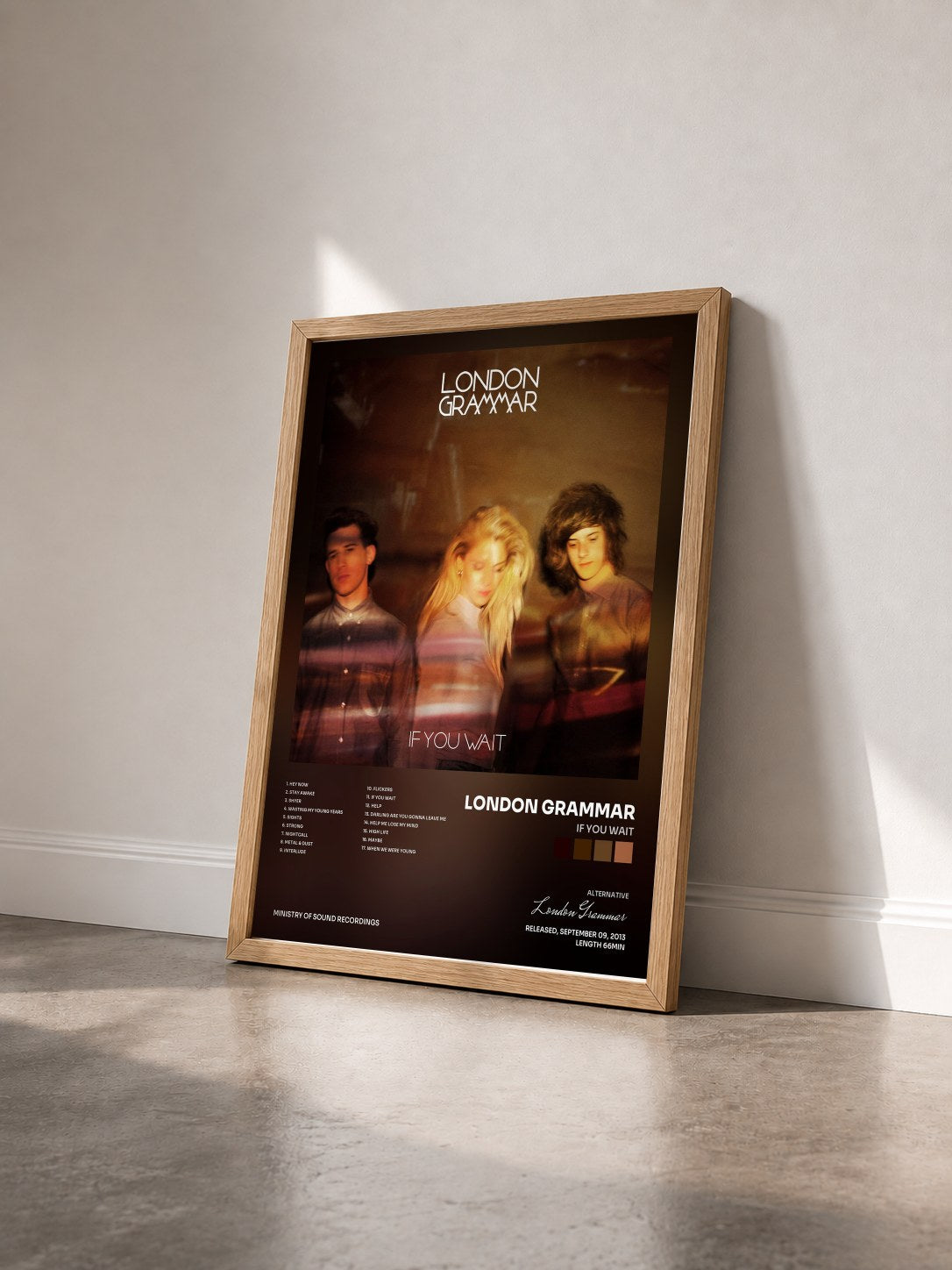 #bois Tableau de l'album If You Wait de London Grammar vu de trois quarts, cadre en bois brut