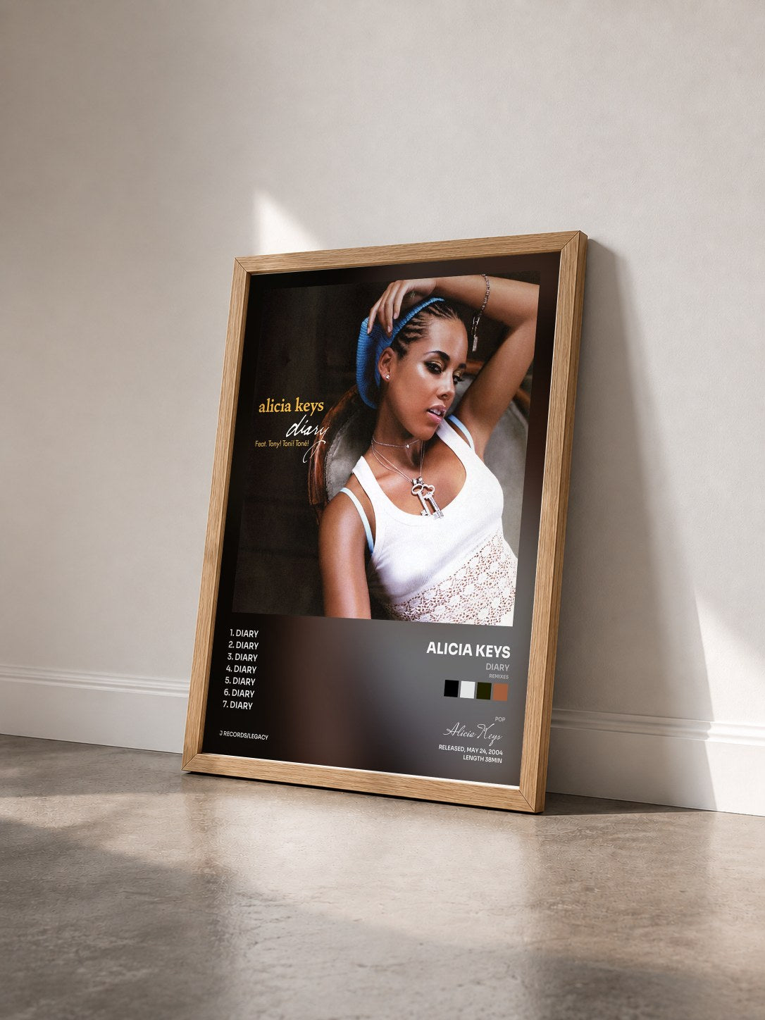 #bois Tableau de l'album Diary (Remixes) de Alicia Keys vu de trois quarts, cadre en bois brut