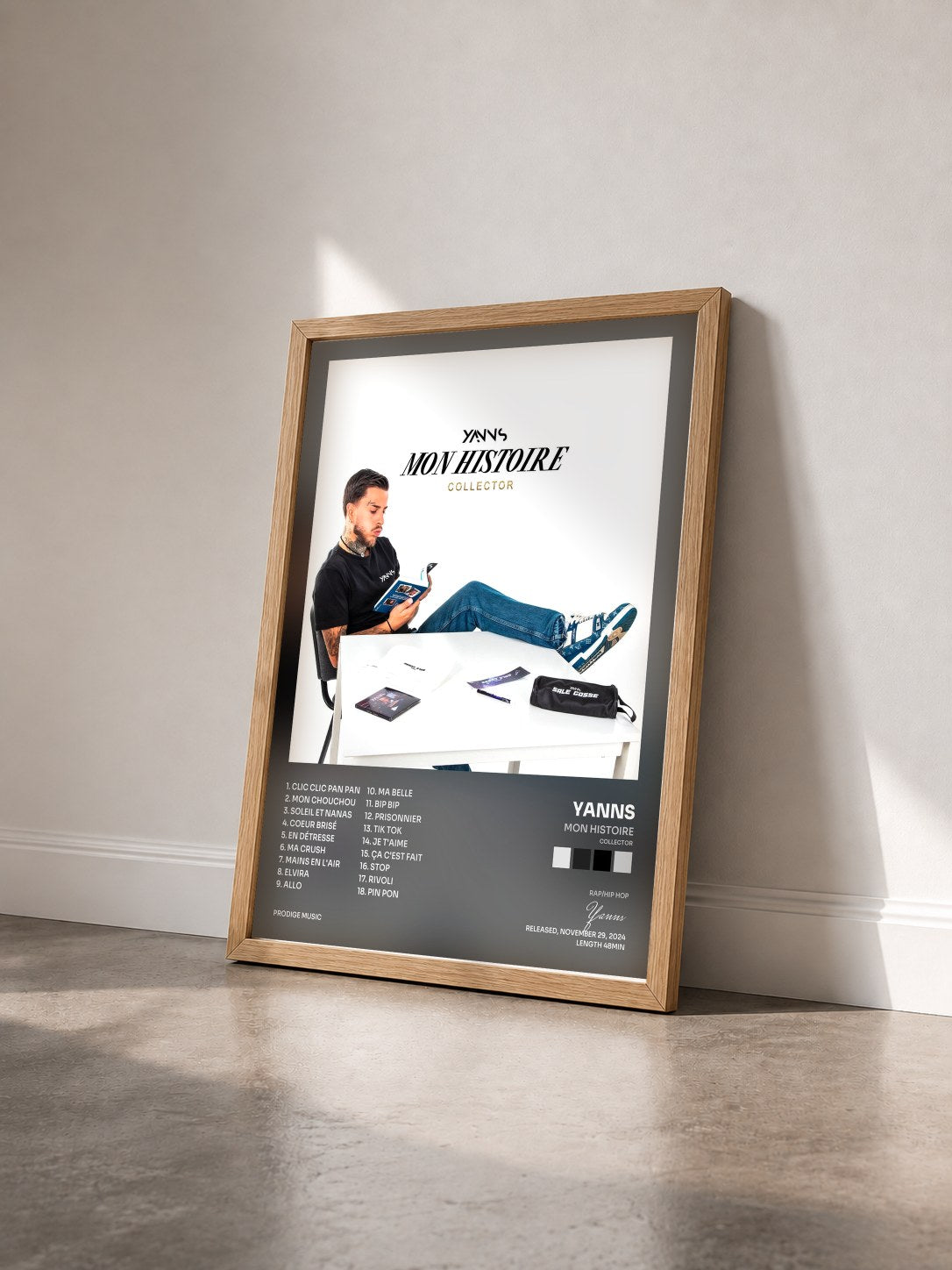 #bois Tableau de l'album Mon Histoire (Collector) de Yanns vu de trois quarts, cadre en bois brut