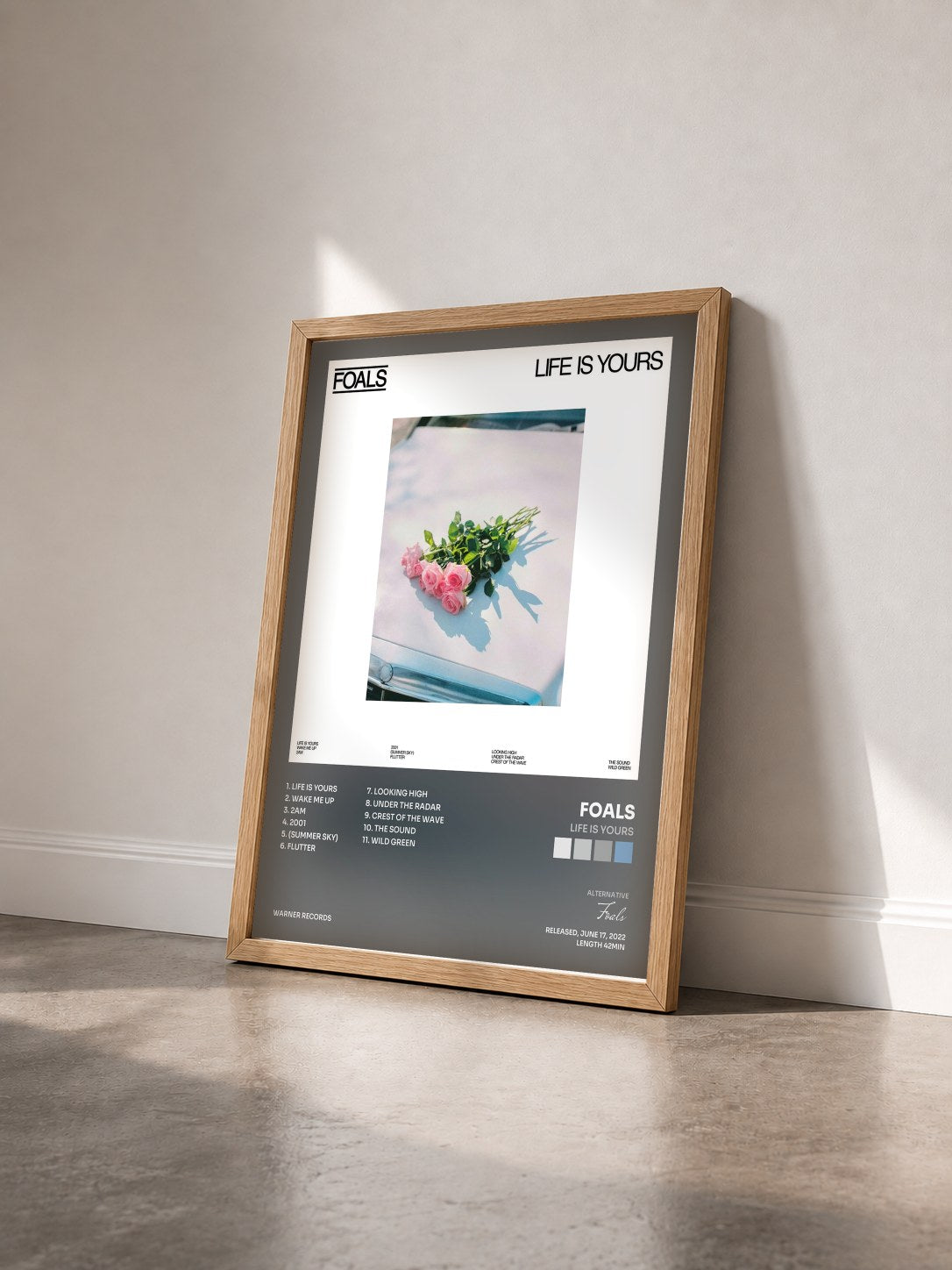 #bois Tableau de l'album Life Is Yours de Foals vu de trois quarts, cadre en bois brut