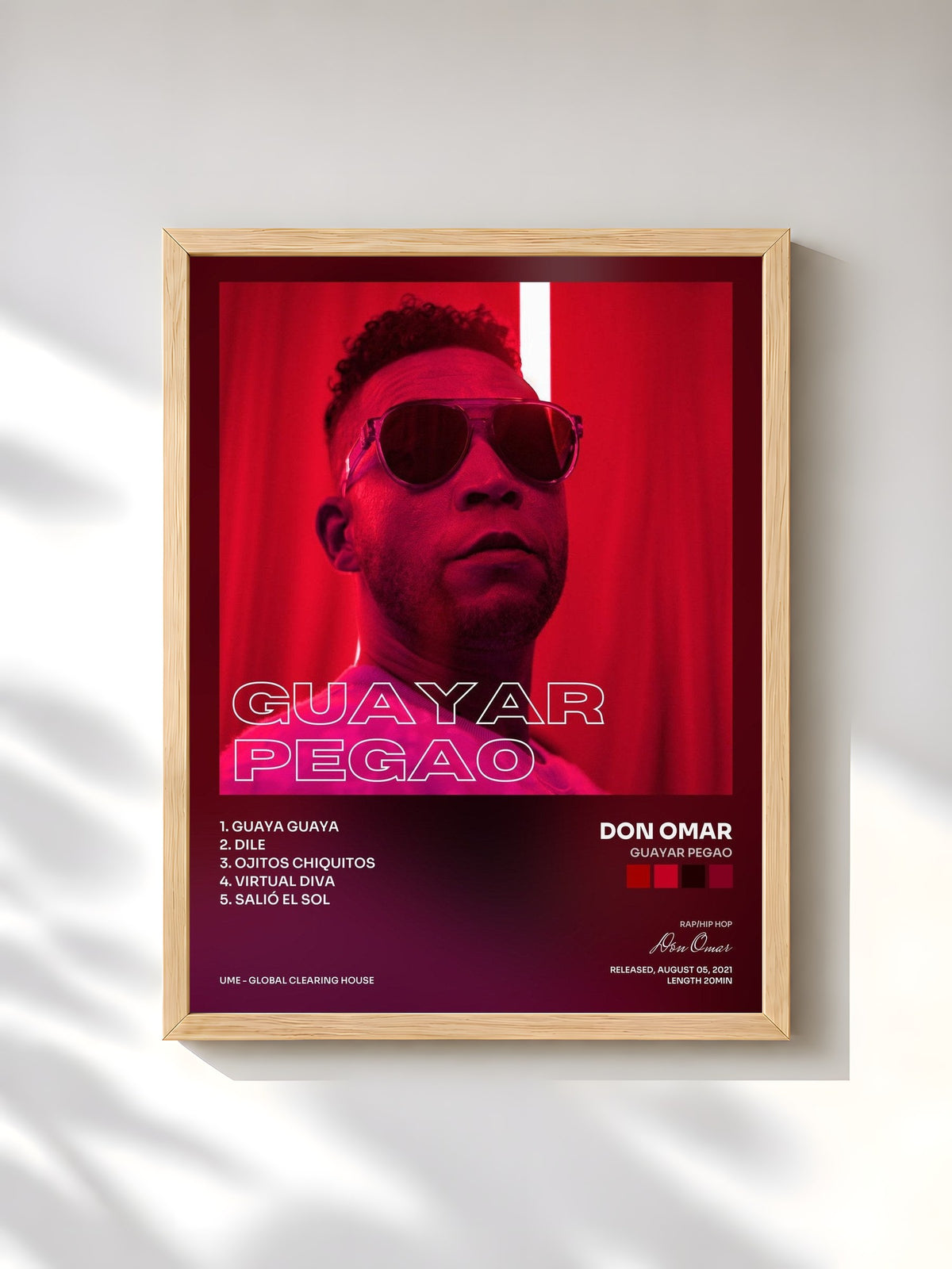 #bois Tableau de l'album Guayar Pegao de Don Omar, cadre en bois brut, imprimé et encadré en France