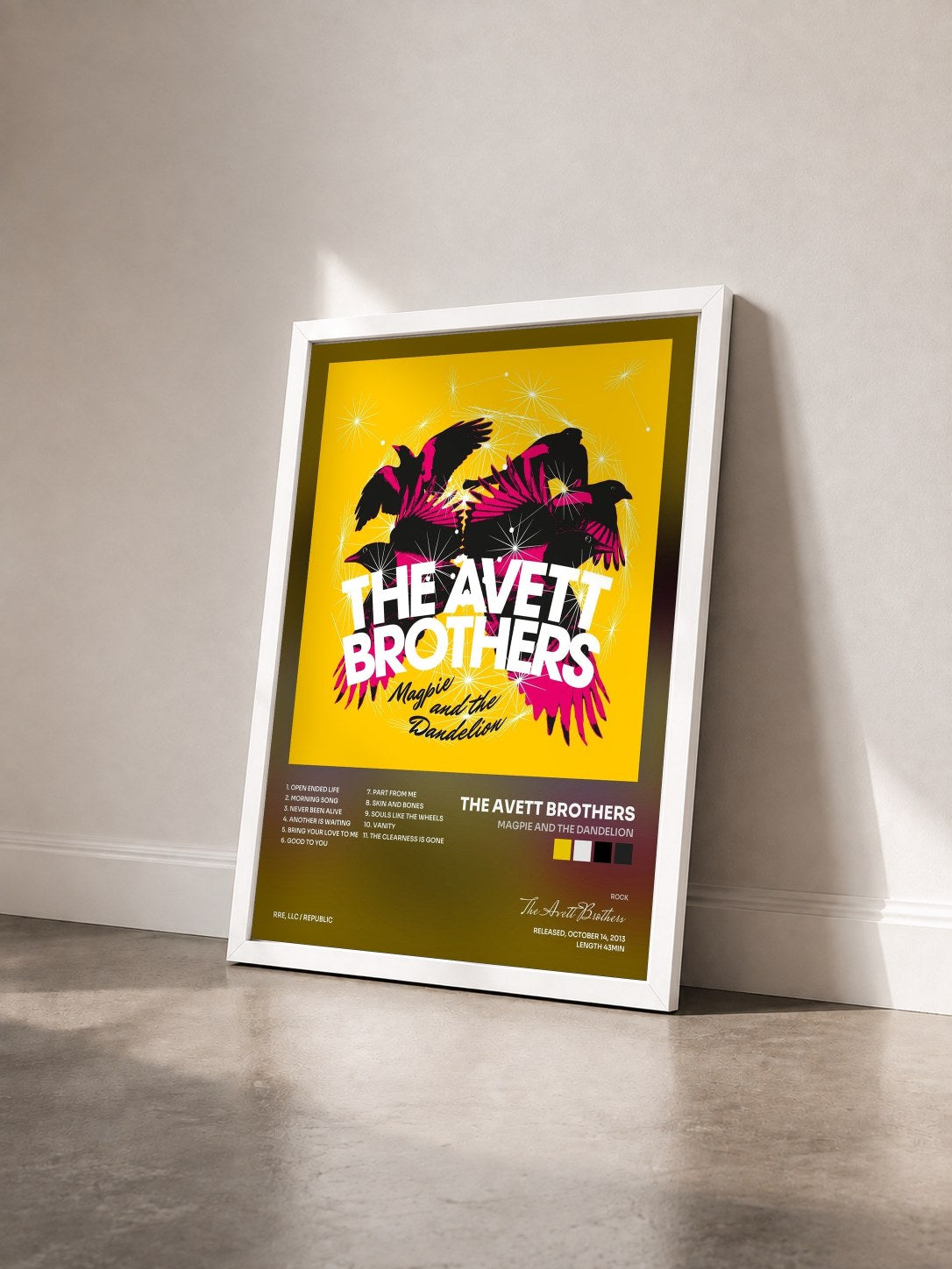 #blanc Tableau de l'album Magpie And The Dandelion de The Avett Brothers vu de trois quarts, cadre blanc