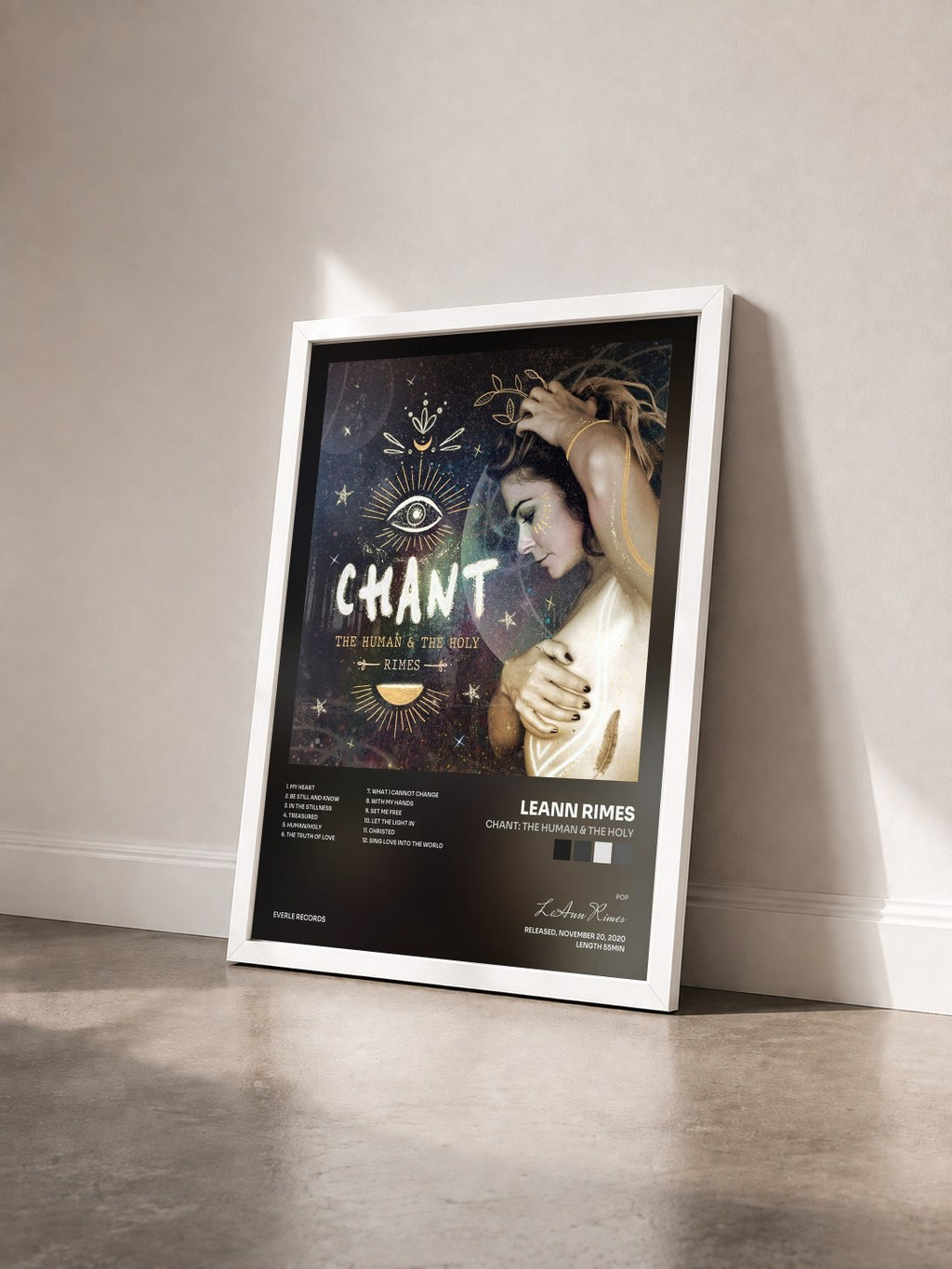 #blanc Tableau de l'album CHANT: The Human & The Holy de LeAnn Rimes vu de trois quarts, cadre blanc