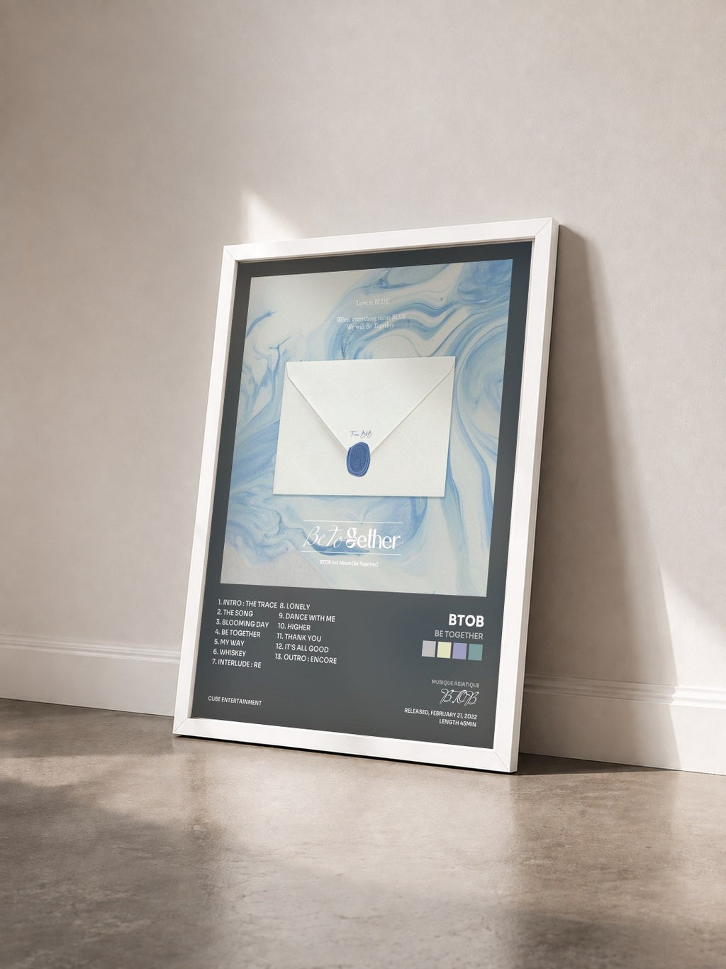 #blanc Tableau de l'album Be Together de BTOB vu de trois quarts, cadre blanc