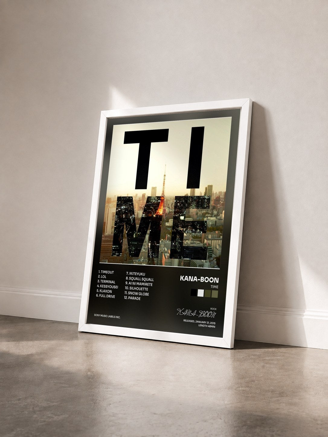 #blanc Tableau de l'album TIME de KANA-BOON vu de trois quarts, cadre blanc