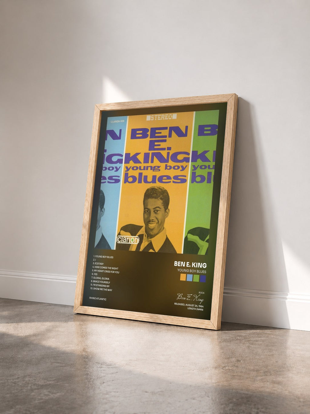 #bois Tableau de l'album Young Boy Blues de Ben E. King vu de trois quarts, cadre en bois brut