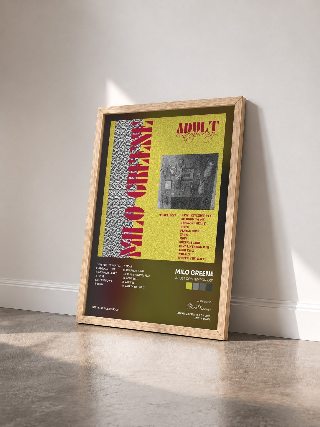 #bois Tableau de l'album Adult Contemporary de Milo Greene vu de trois quarts, cadre en bois brut