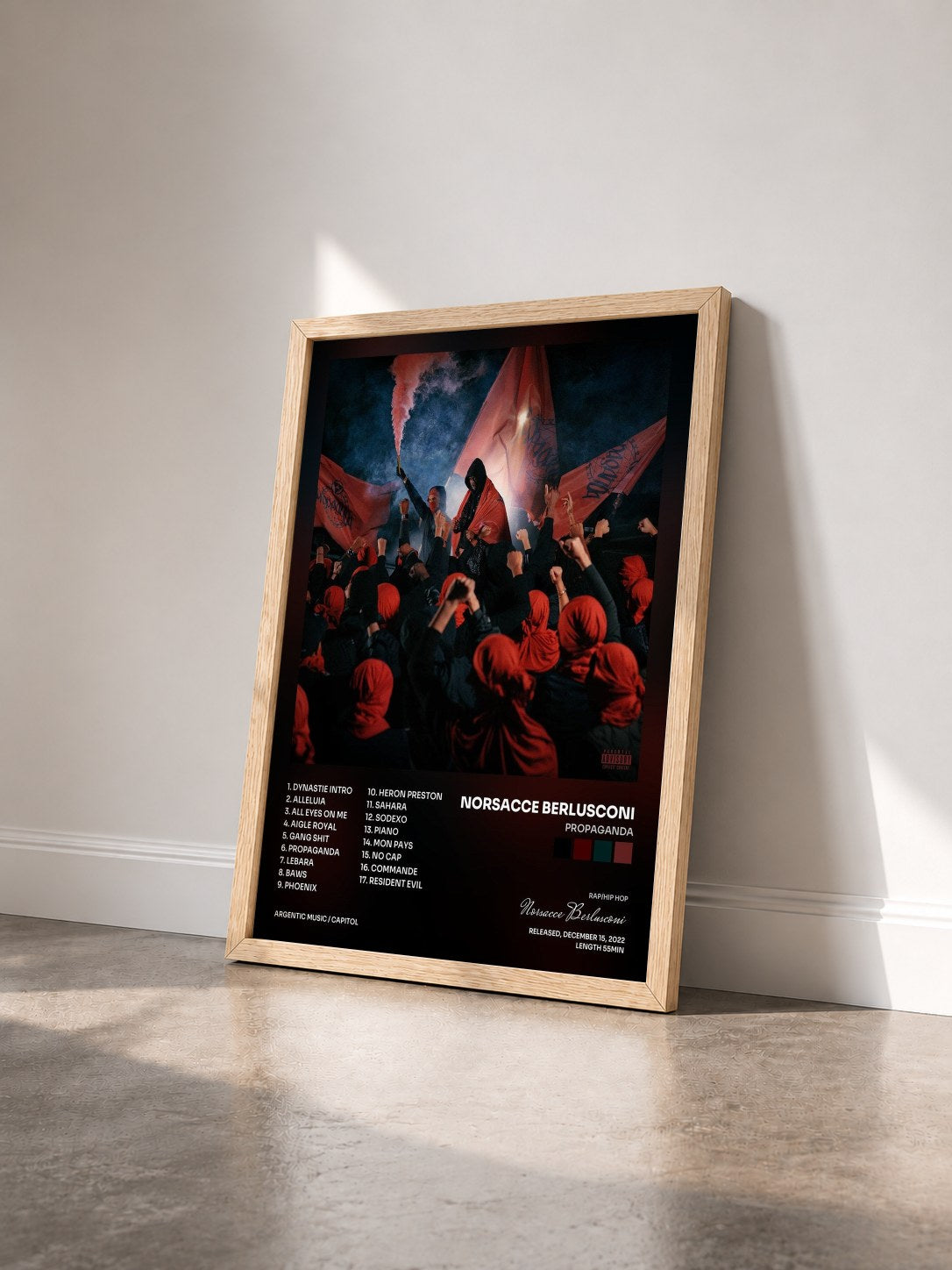 #bois Tableau de l'album Propaganda de Norsacce Berlusconi vu de trois quarts, cadre en bois brut
