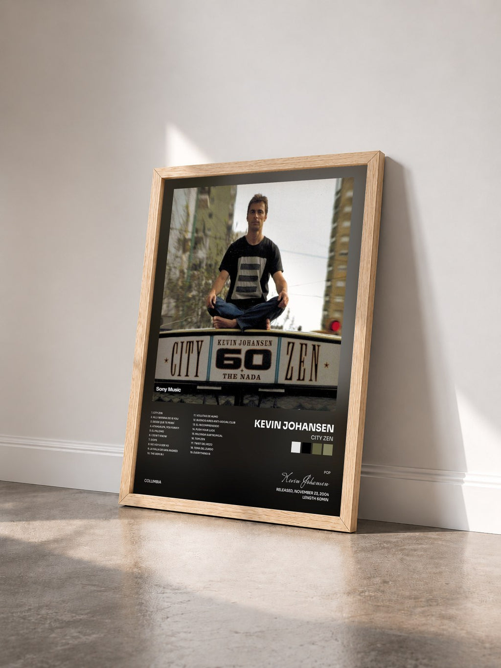 #bois Tableau de l'album City Zen de Kevin Johansen vu de trois quarts, cadre en bois brut