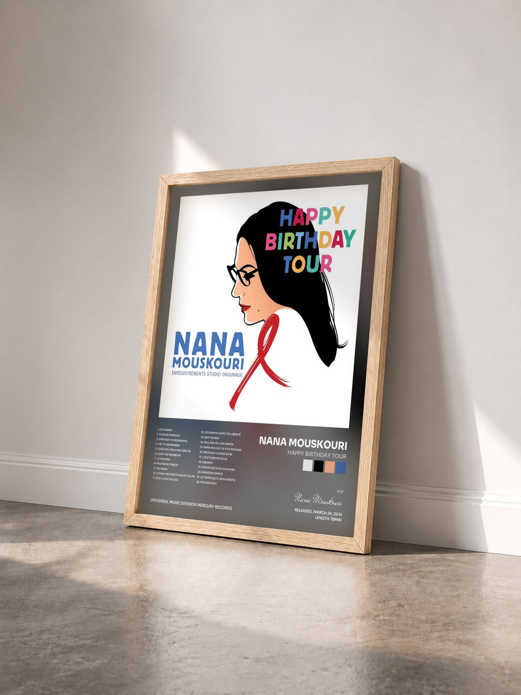 #bois Tableau de l'album Happy Birthday Tour de Nana Mouskouri vu de trois quarts, cadre en bois brut