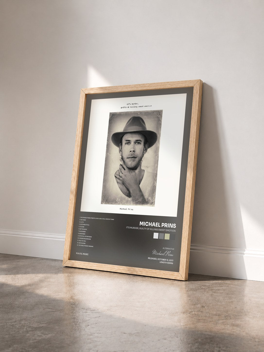 #bois Tableau de l'album It's Murder, Guilty Of Killing Sweet Emotion de Michael Prins vu de trois quarts, cadre en bois brut