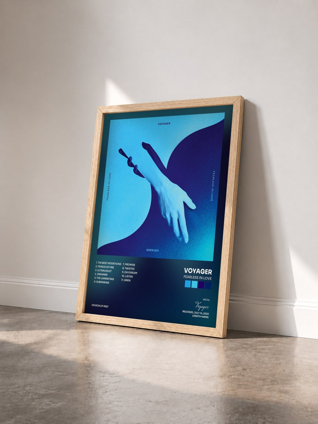 #bois Tableau de l'album Fearless in Love de Voyager vu de trois quarts, cadre en bois brut