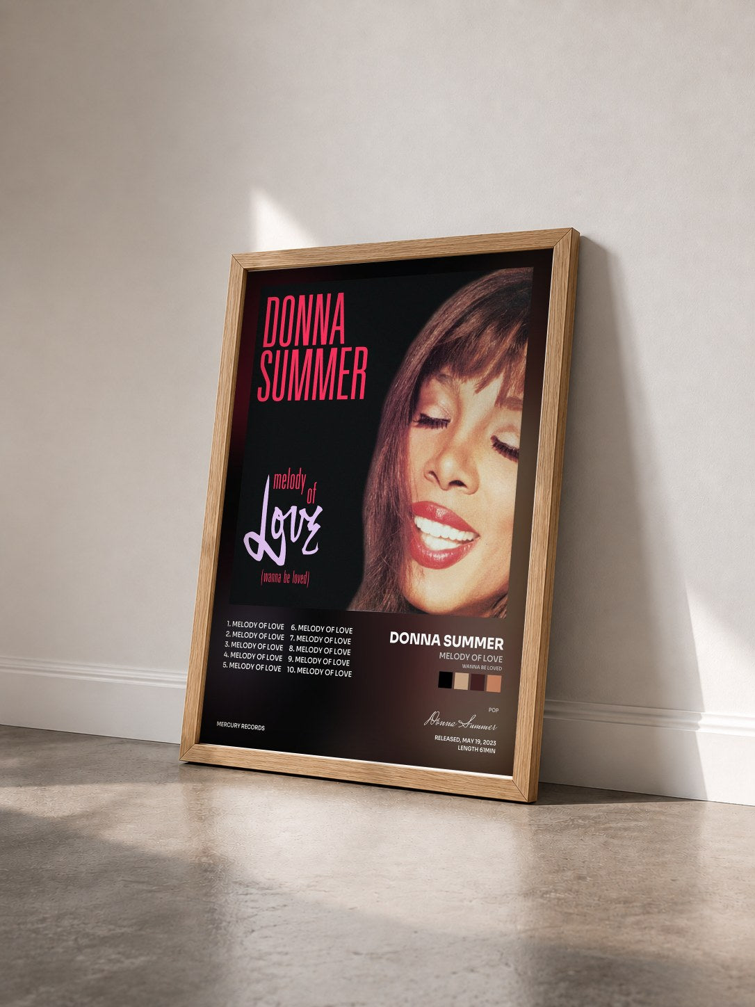 #bois Tableau de l'album Melody Of Love (Wanna Be Loved) de Donna Summer vu de trois quarts, cadre en bois brut
