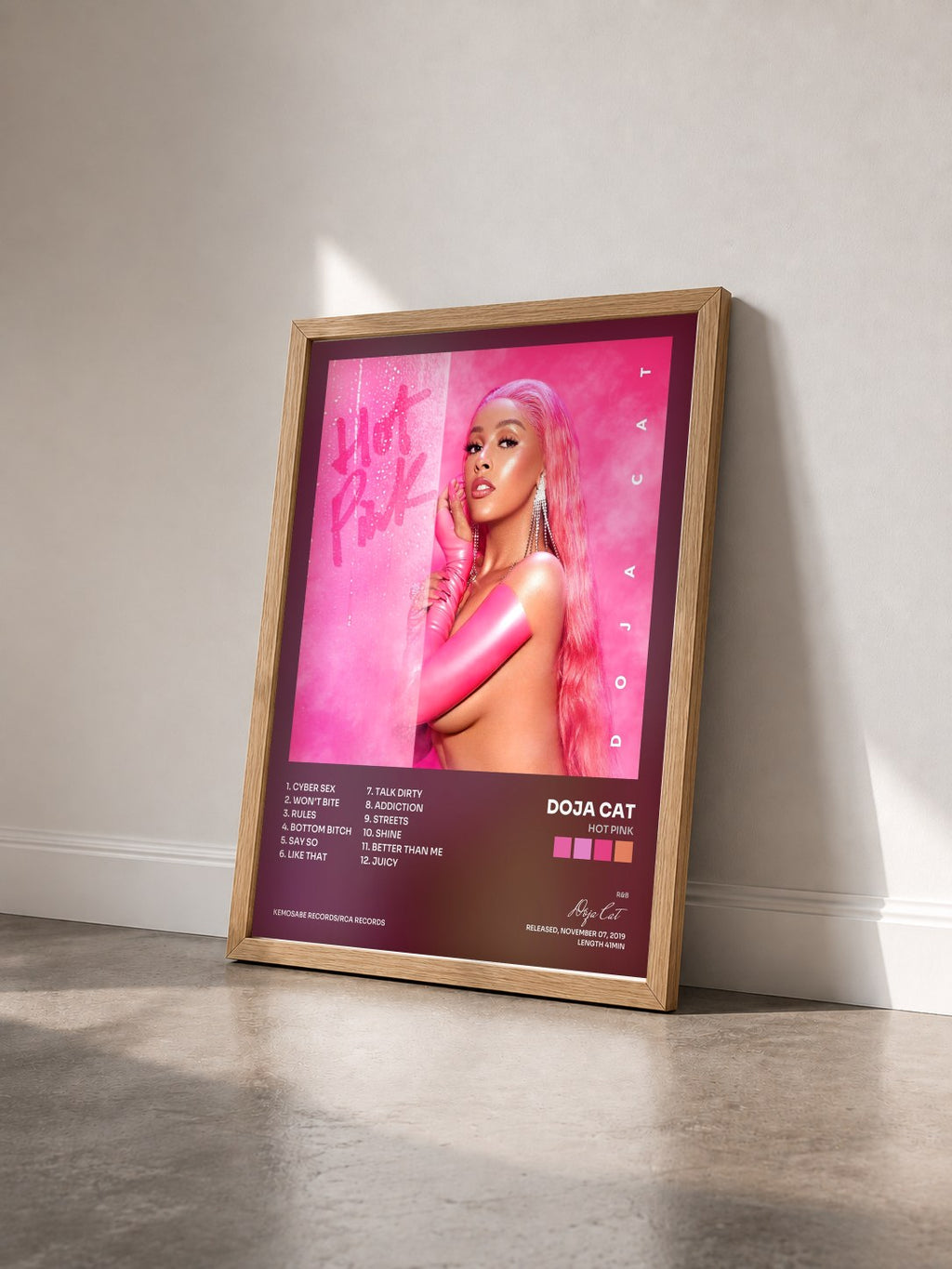 #bois Tableau de l'album Hot Pink de Doja Cat vu de trois quarts, cadre en bois brut