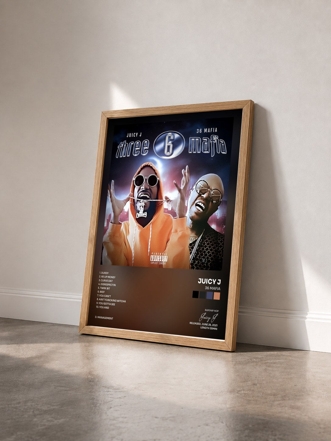 #bois Tableau de l'album 36 Mafia de Juicy J vu de trois quarts, cadre en bois brut