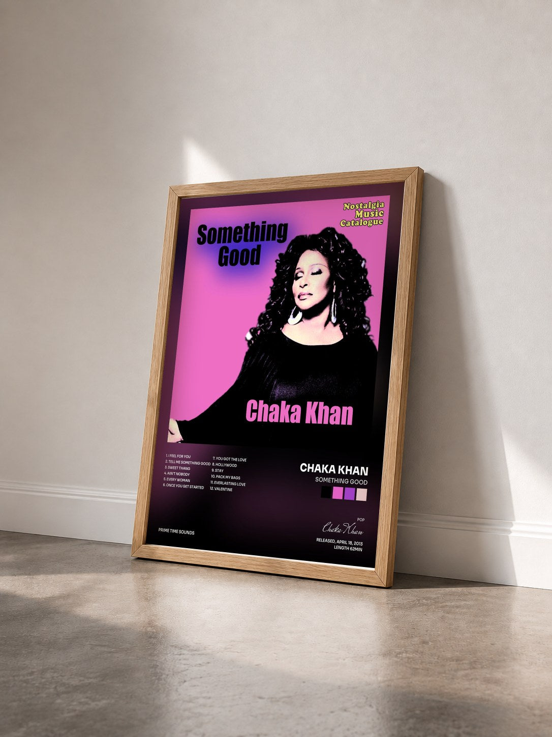 #bois Tableau de l'album Something Good de Chaka Khan vu de trois quarts, cadre en bois brut
