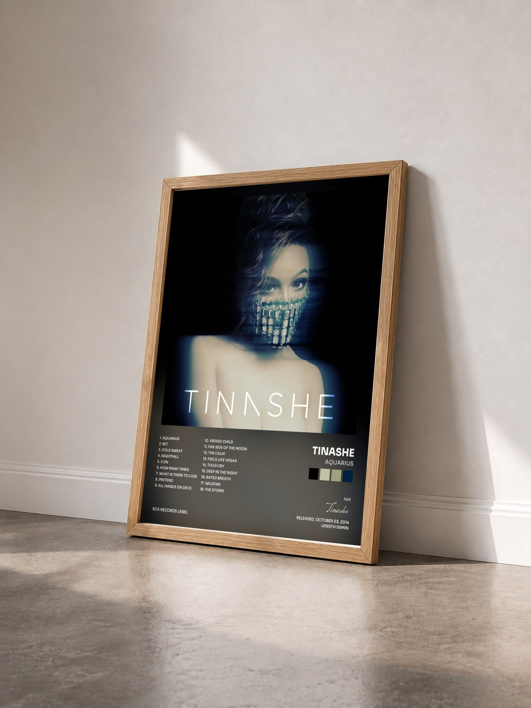 #bois Tableau de l'album Aquarius de Tinashe vu de trois quarts, cadre en bois brut