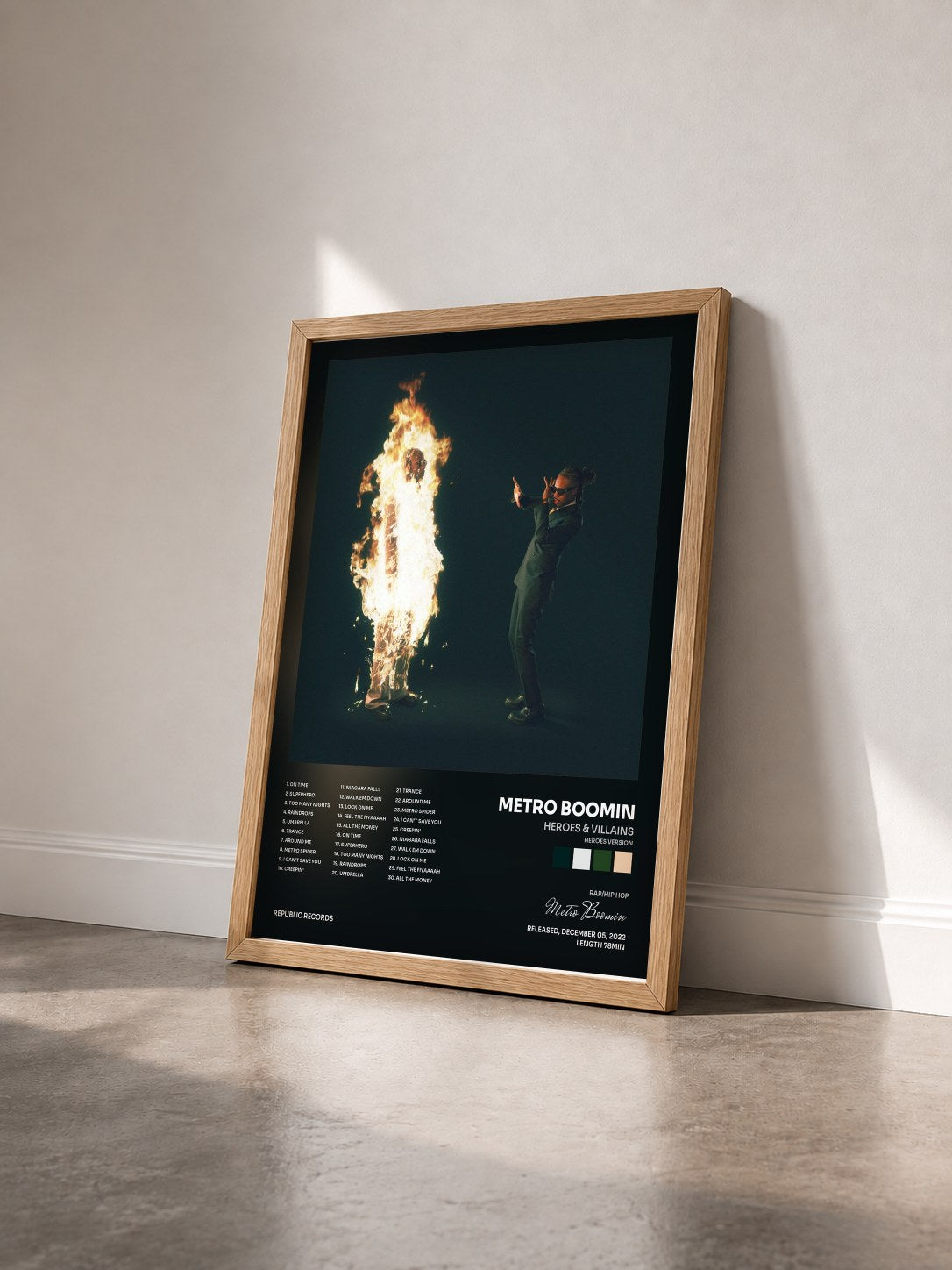 #bois Tableau de l'album HEROES & VILLAINS (Heroes Version) de Metro Boomin vu de trois quarts, cadre en bois brut