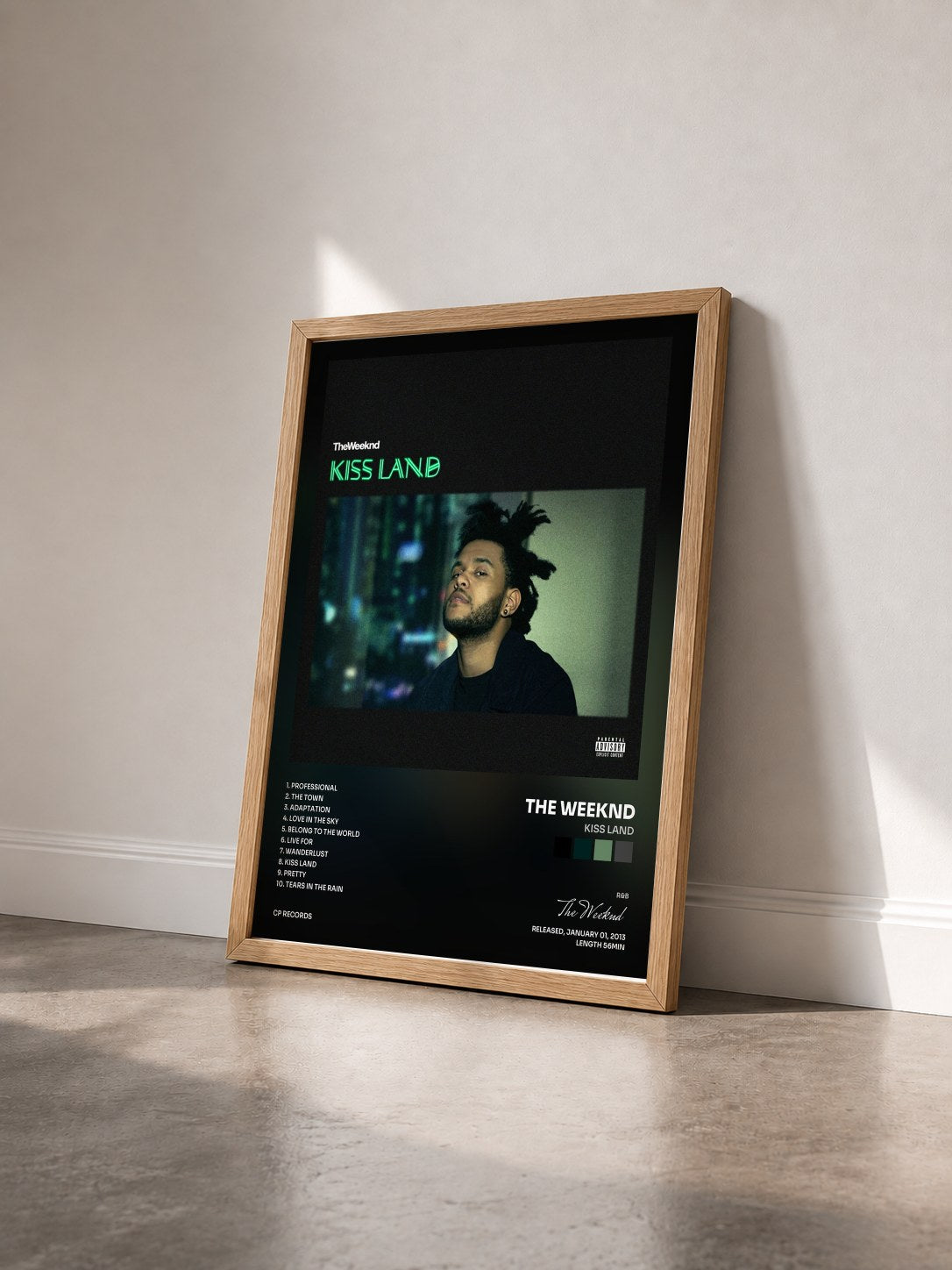 #bois Tableau de l'album Kiss Land de The Weeknd vu de trois quarts, cadre en bois brut