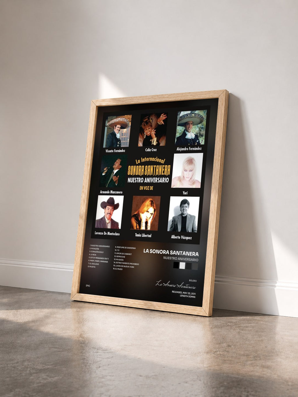 #bois Tableau de l'album Nuestro Aniversario de La Sonora Santanera vu de trois quarts, cadre en bois brut