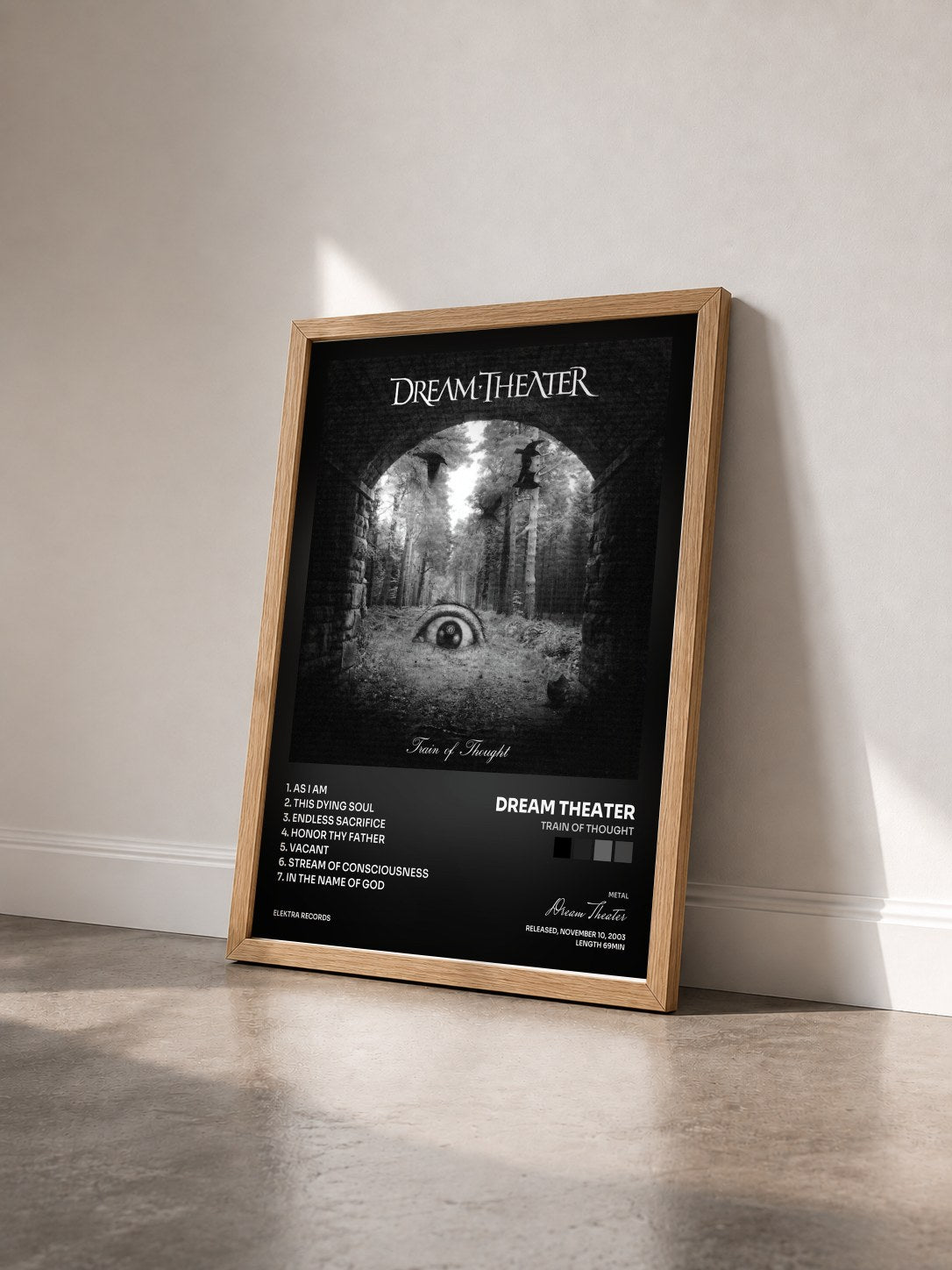 #bois Tableau de l'album Train of Thought de Dream Theater vu de trois quarts, cadre en bois brut