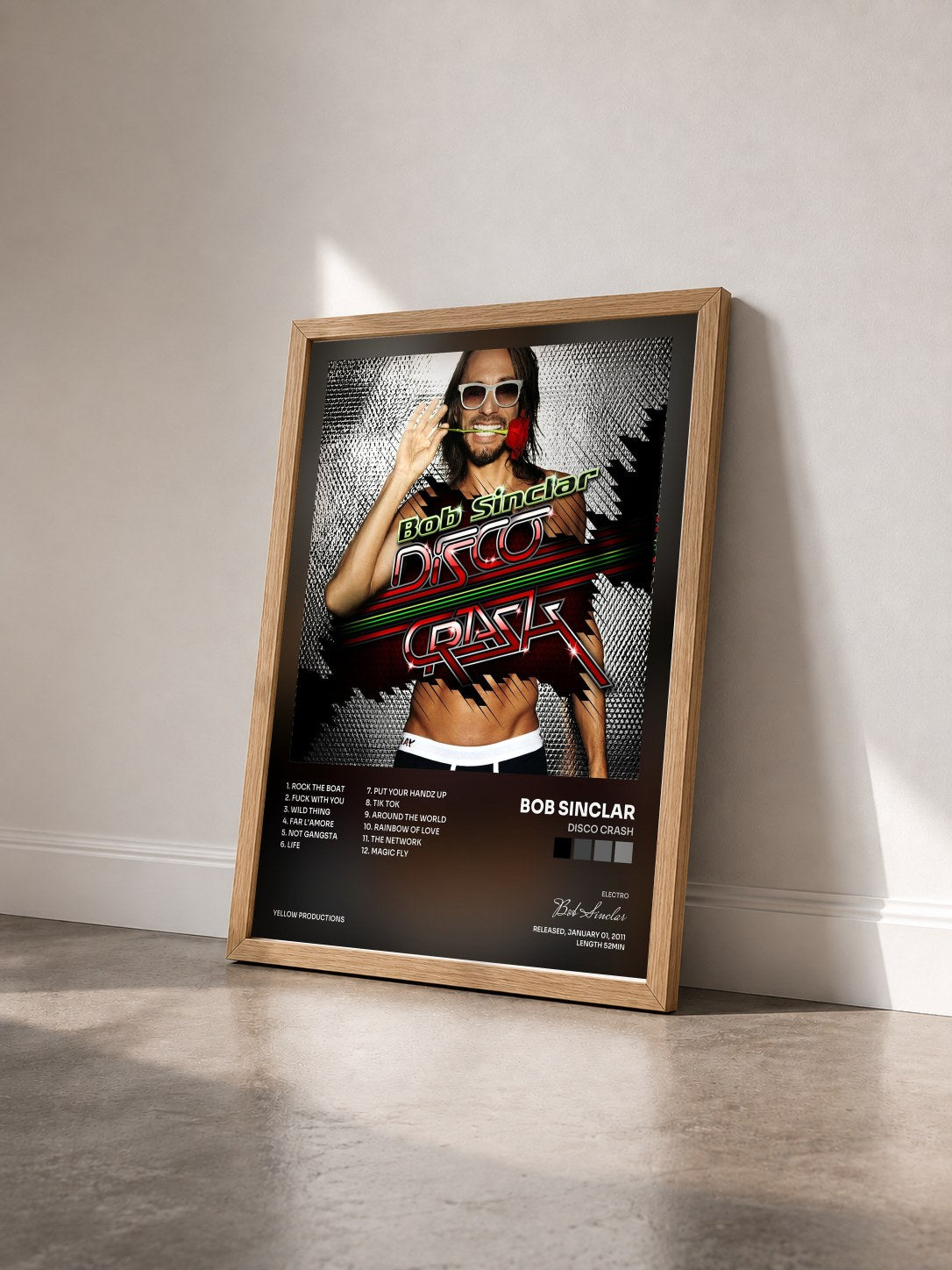 #bois Tableau de l'album Disco Crash de Bob Sinclar vu de trois quarts, cadre en bois brut