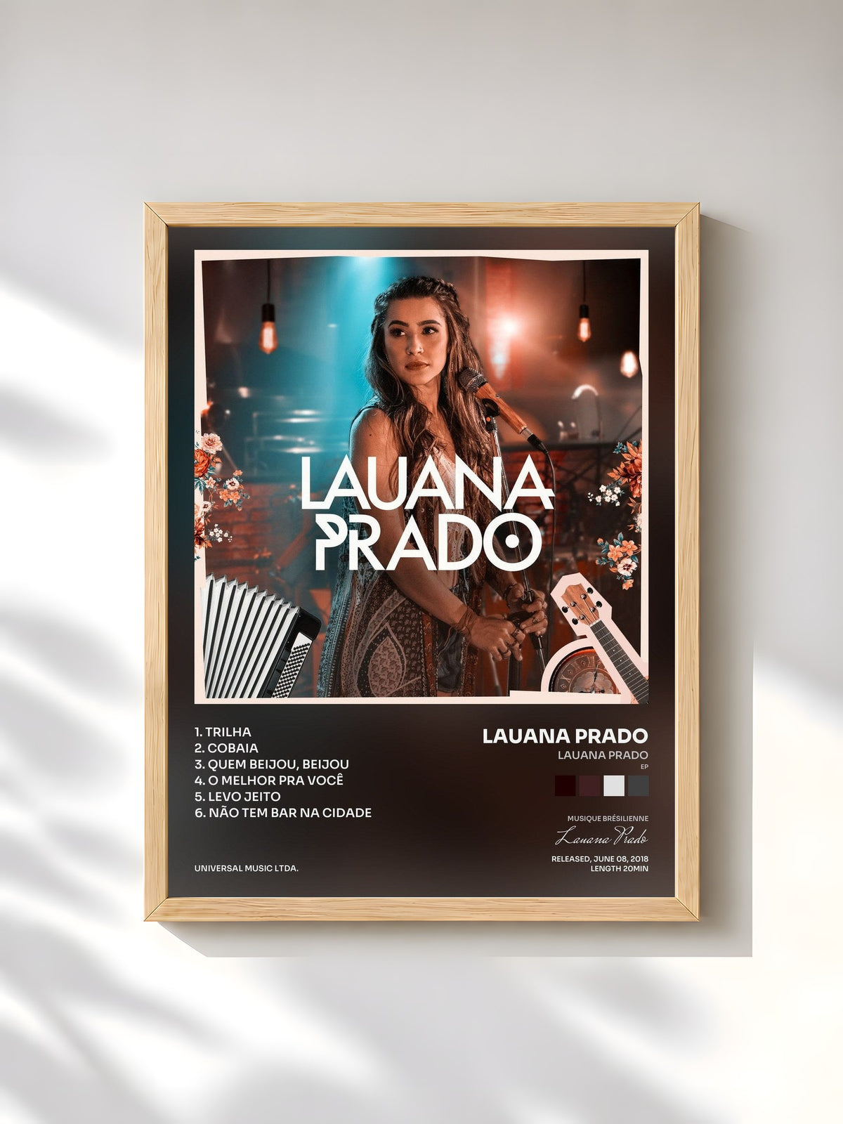 #bois Tableau de l'album Lauana Prado (EP) de Lauana Prado, cadre en bois brut, imprimé et encadré en France