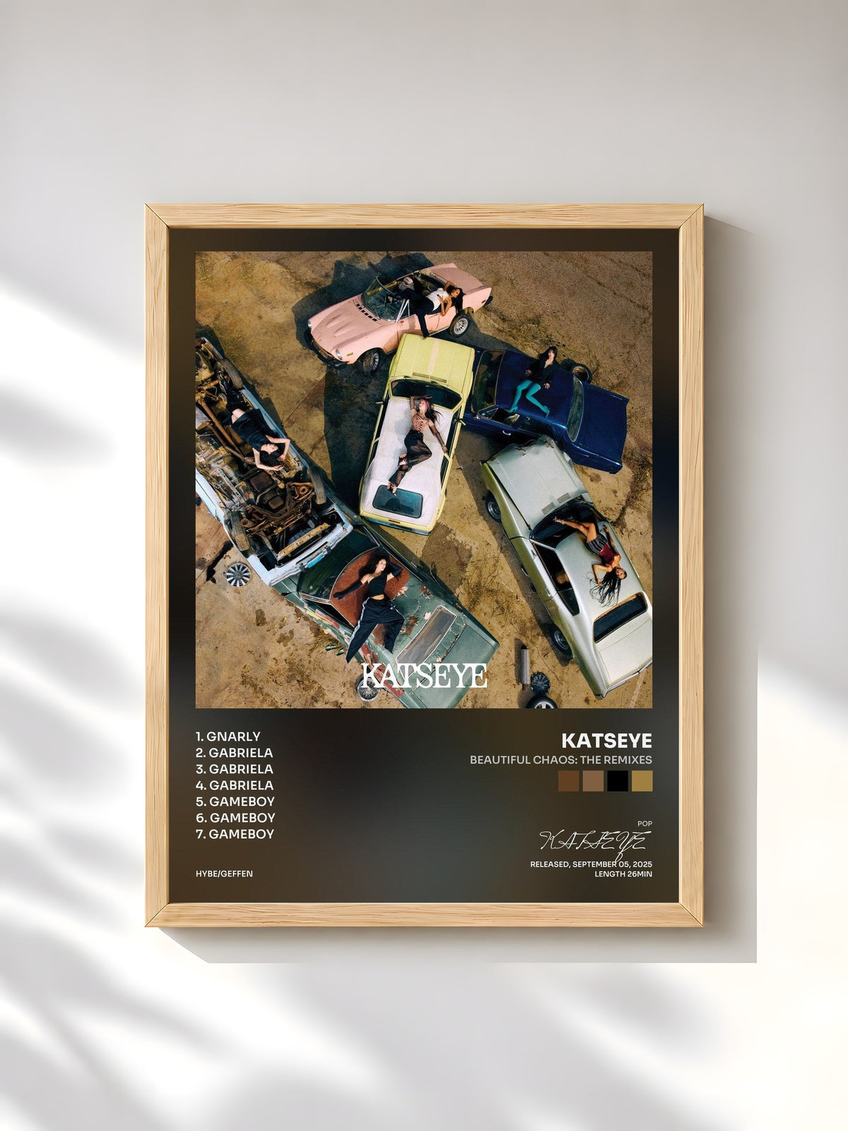 #bois Tableau de l'album BEAUTIFUL CHAOS: The Remixes de KATSEYE, cadre en bois brut, imprimé et encadré en France