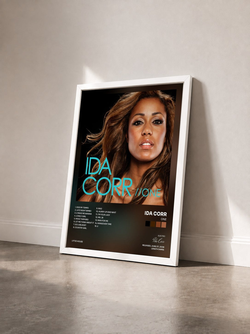 #blanc Tableau de l'album One de Ida Corr vu de trois quarts, cadre blanc