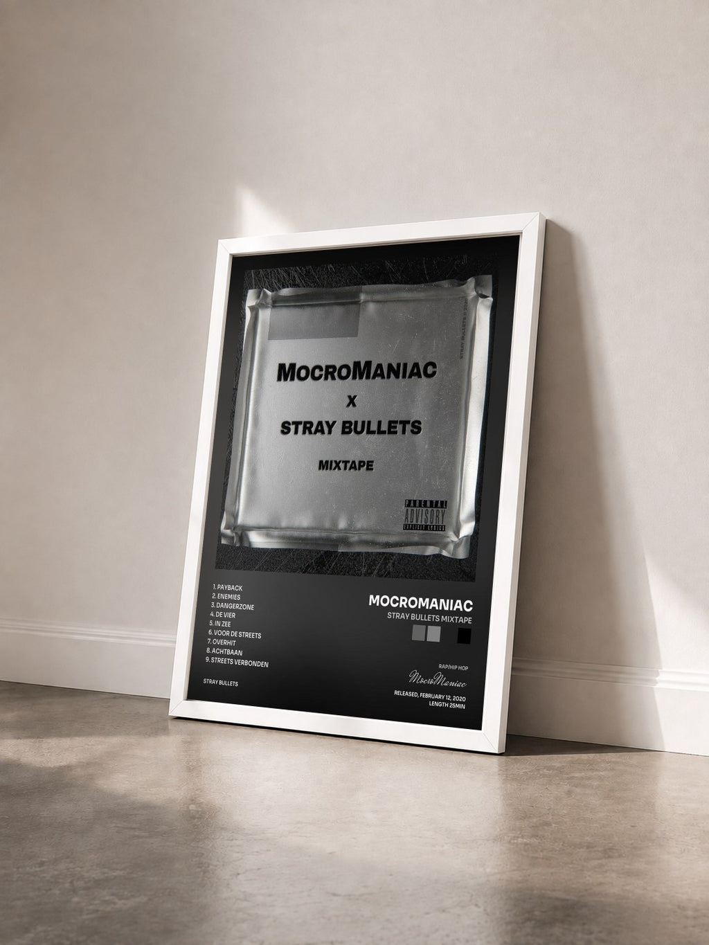 #blanc Tableau de l'album Stray Bullets Mixtape de MocroManiac vu de trois quarts, cadre blanc