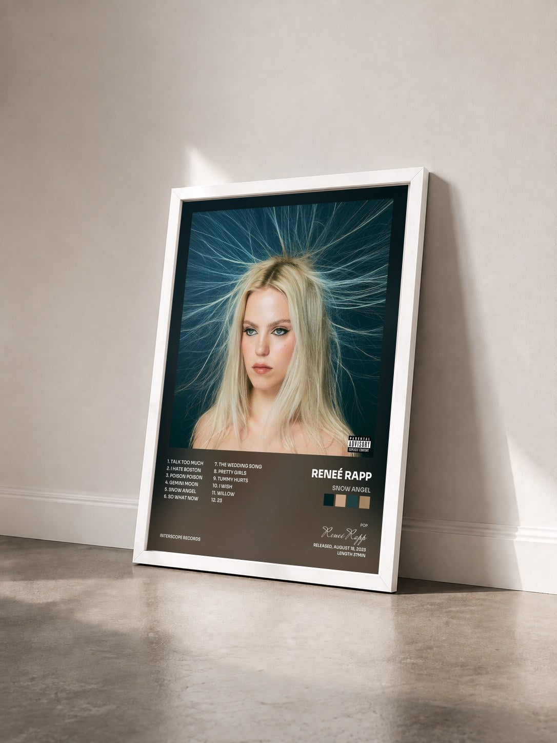 #blanc Tableau de l'album Snow Angel de Reneé Rapp vu de trois quarts, cadre blanc