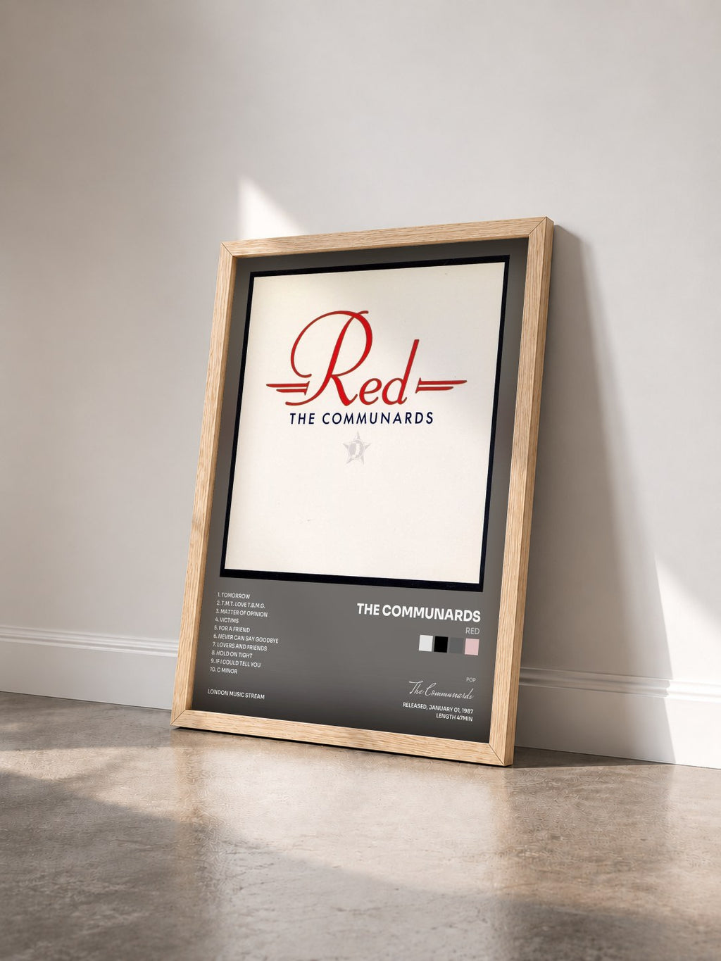 #bois Tableau de l'album Red de The Communards vu de trois quarts, cadre en bois brut