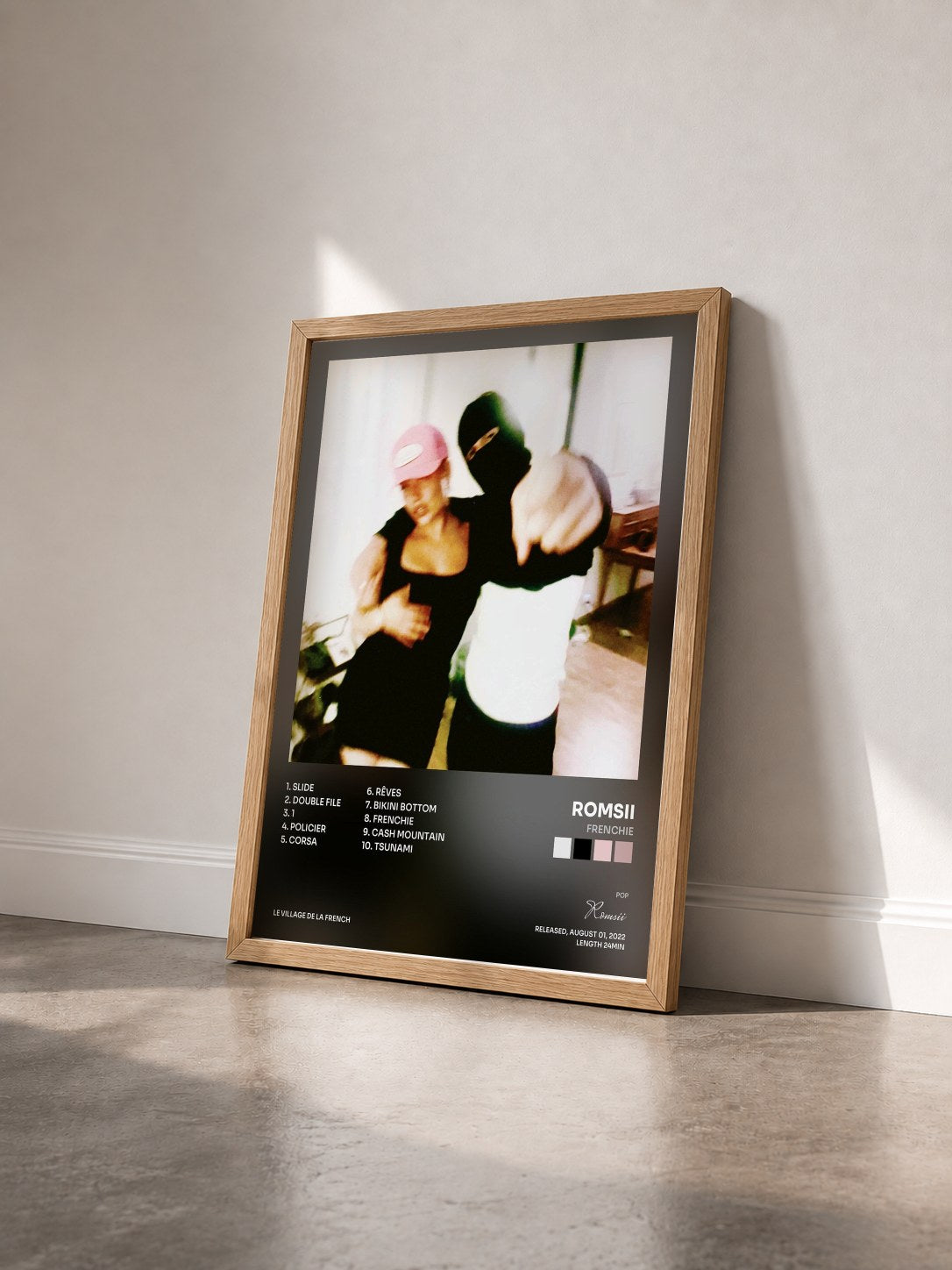 #bois Tableau de l'album Frenchie de Romsii vu de trois quarts, cadre en bois brut